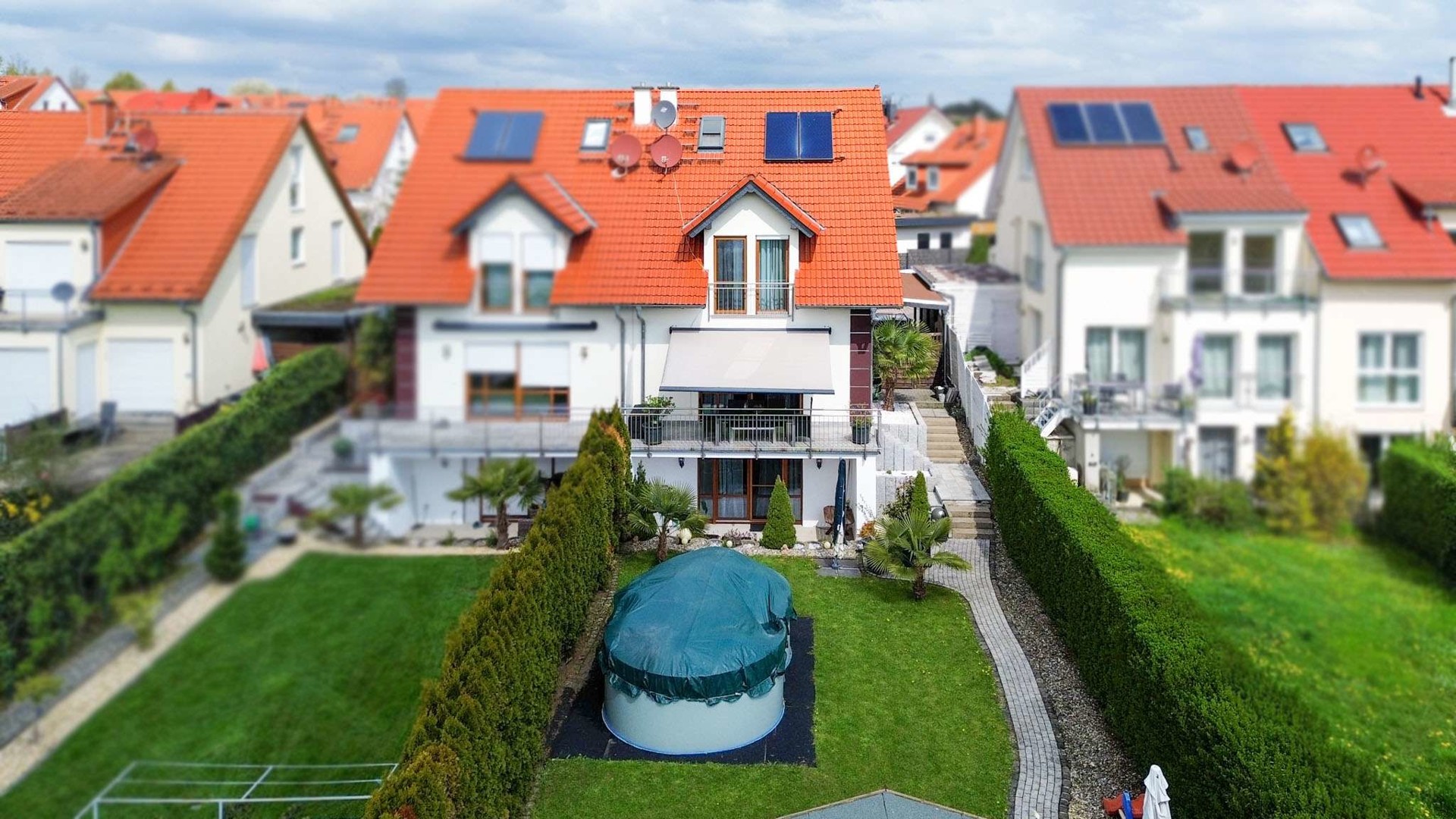 Perfektes Familienzuhause in guter Nachbarschaft: Energetisch, Luxuriös & unverbaubarer Feldblick - Außenaufnahme