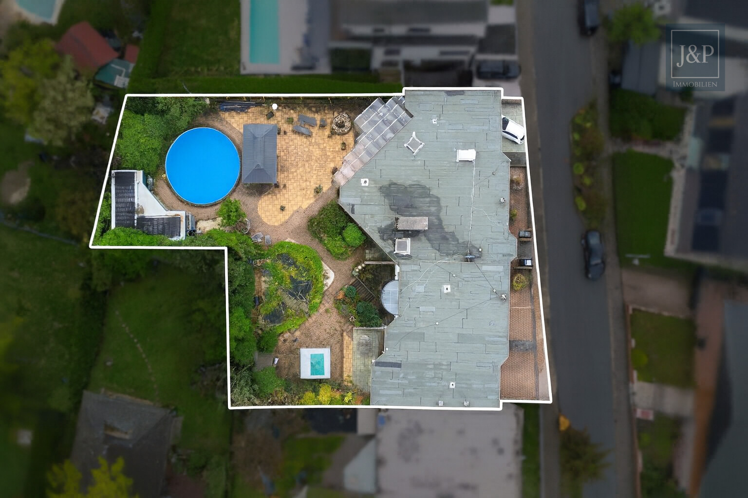 Repräsentativer Bungalow im Villenviertel von Langen – modernisiert und vielseitig nutzbar! - Luftaufnahme