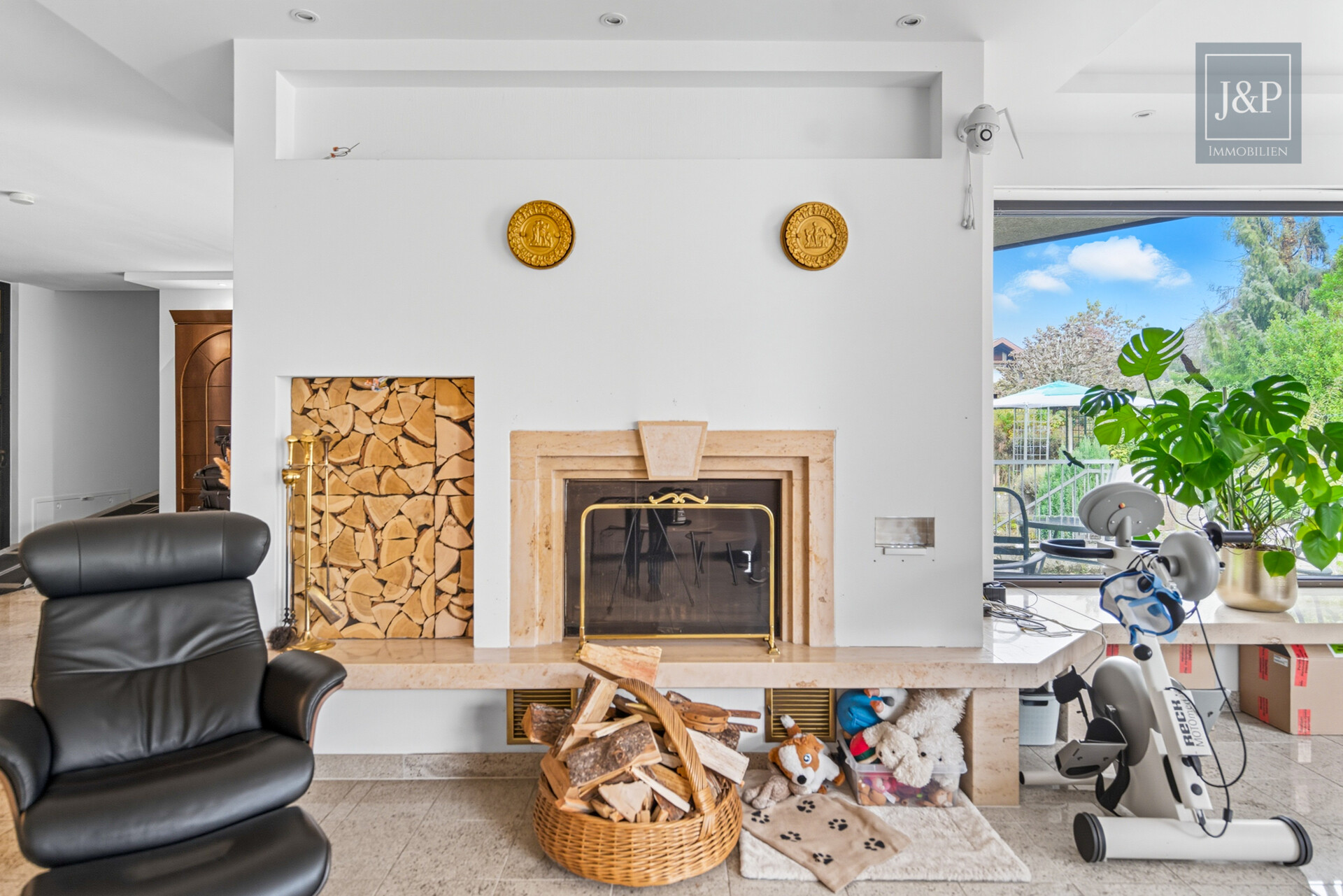 Repräsentativer Bungalow im Villenviertel von Langen – modernisiert und vielseitig nutzbar! - Wohnzimmer