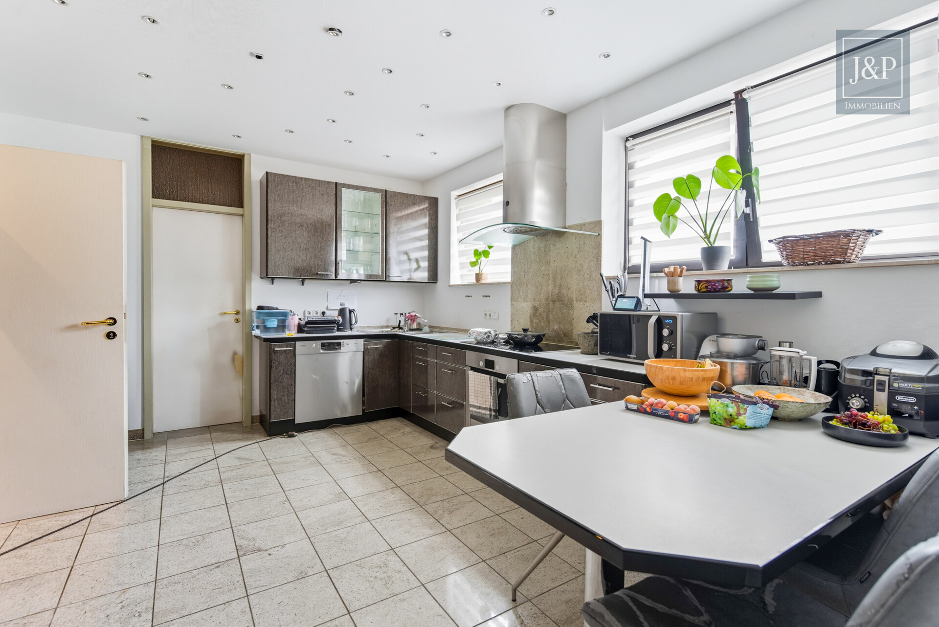 Repräsentativer Bungalow im Villenviertel von Langen – modernisiert und vielseitig nutzbar! - Küche