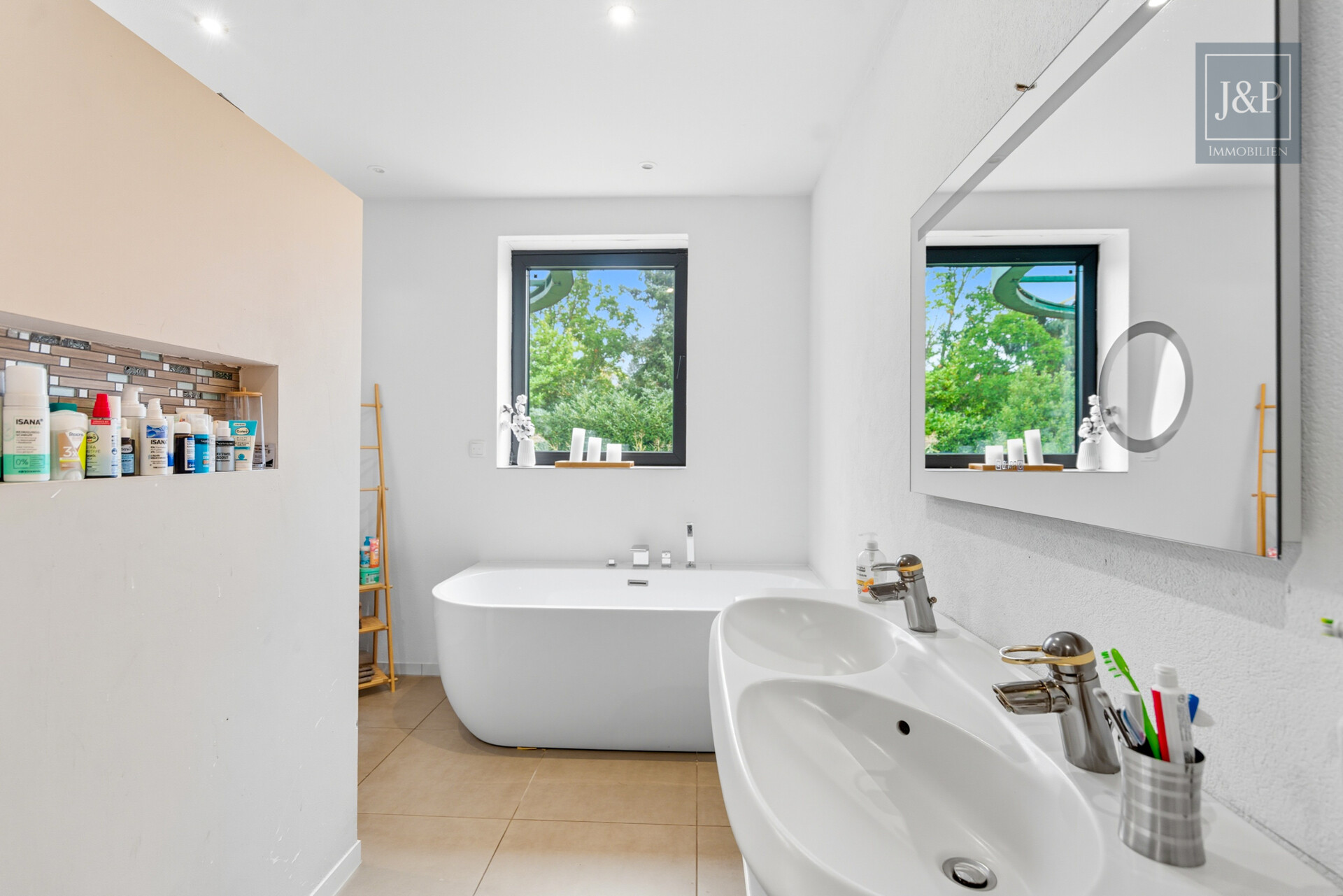 Repräsentativer Bungalow im Villenviertel von Langen – modernisiert und vielseitig nutzbar! - Badezimmer 1