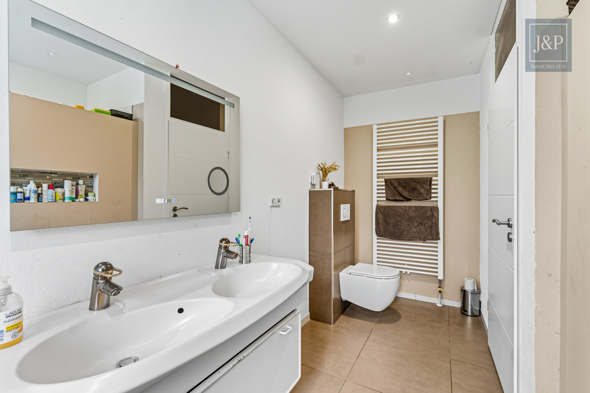 Repräsentativer Bungalow im Villenviertel von Langen – modernisiert und vielseitig nutzbar! - Badezimmer 1