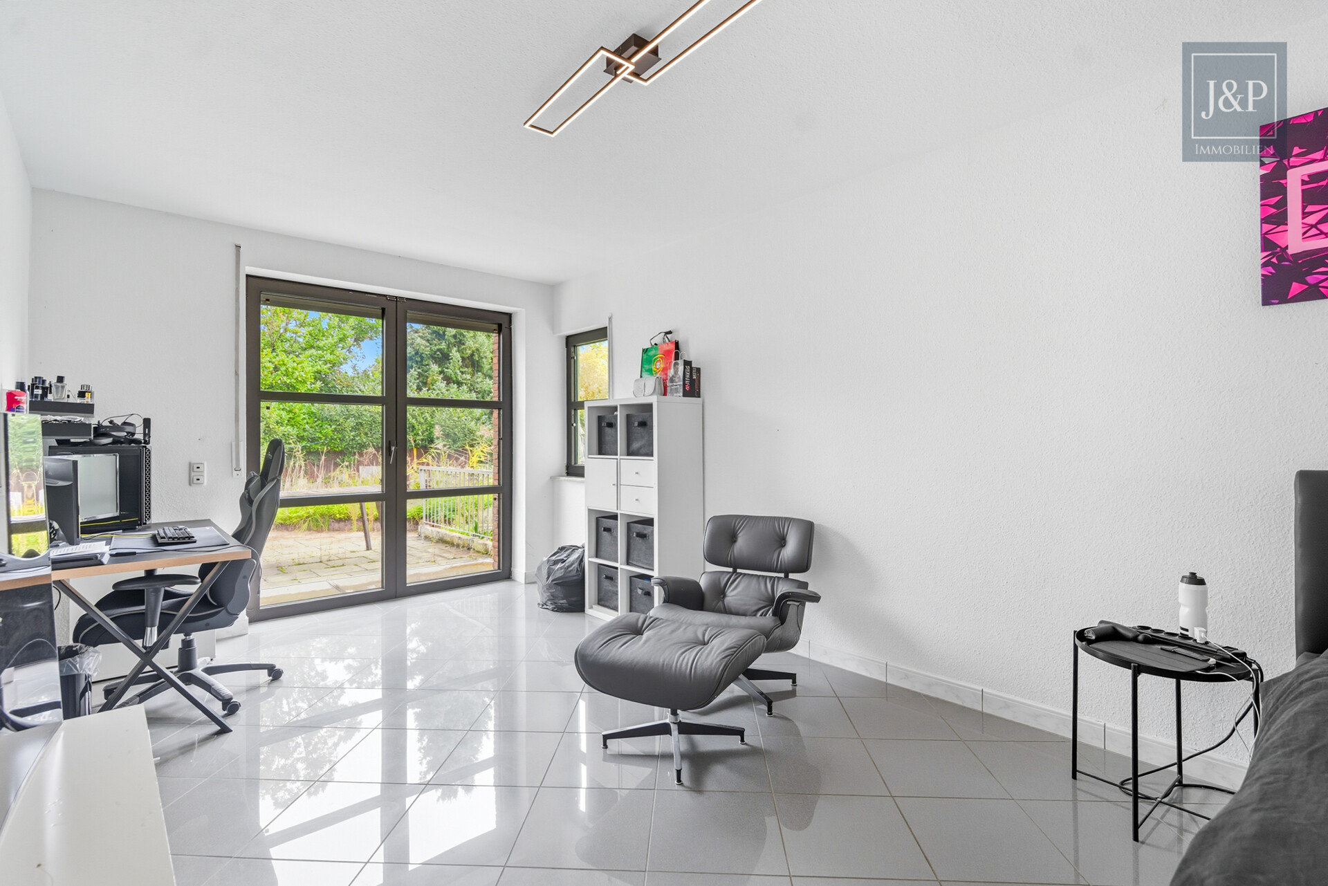 Repräsentativer Bungalow im Villenviertel von Langen – modernisiert und vielseitig nutzbar! - Schlafzimmer 1