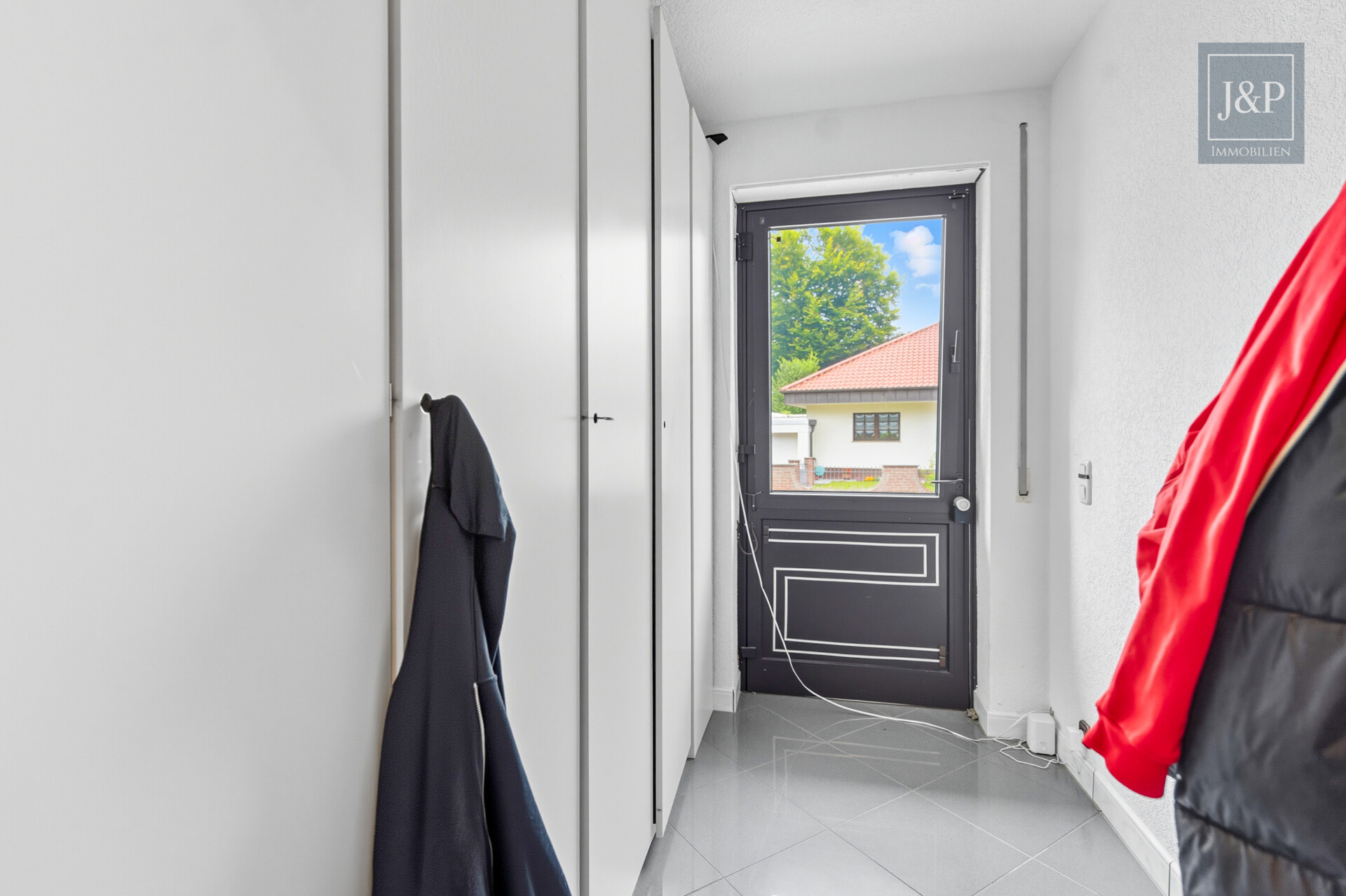 Repräsentativer Bungalow im Villenviertel von Langen – modernisiert und vielseitig nutzbar! - Ankleide