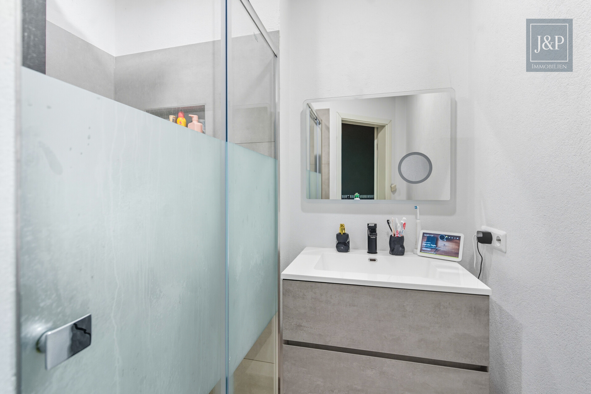 Repräsentativer Bungalow im Villenviertel von Langen – modernisiert und vielseitig nutzbar! - Duschbad