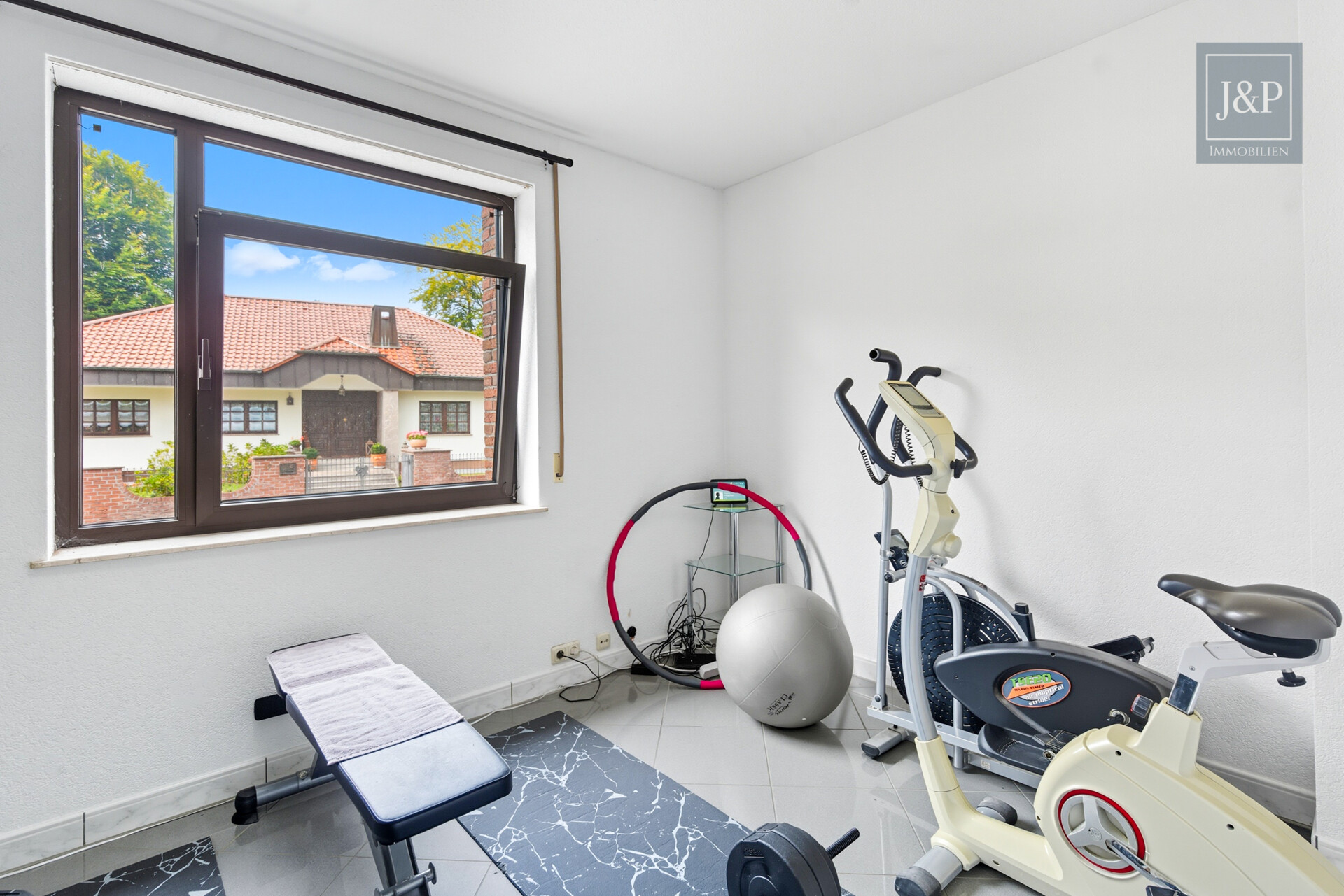 Repräsentativer Bungalow im Villenviertel von Langen – modernisiert und vielseitig nutzbar! - Fitnessraum
