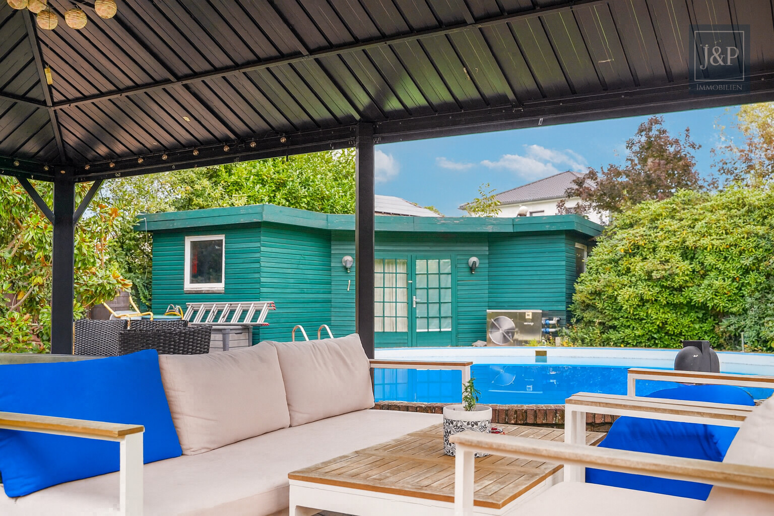 Repräsentativer Bungalow im Villenviertel von Langen – modernisiert und vielseitig nutzbar! - Pool