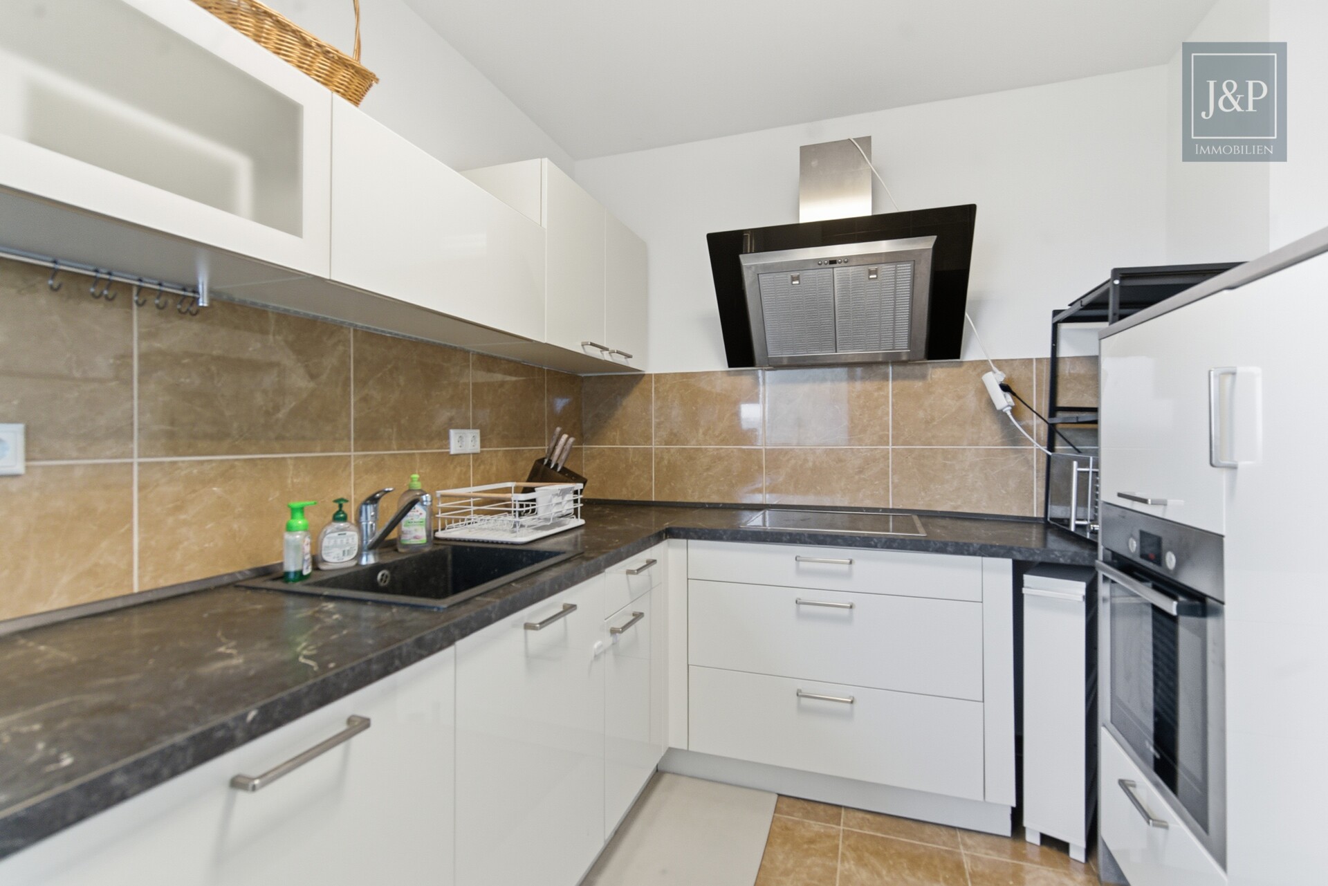 Saniert, bezugsfrei, modern: Möblierte 3-Zimmer-Wohnung in Dreieich-Sprendlingen! - Küche