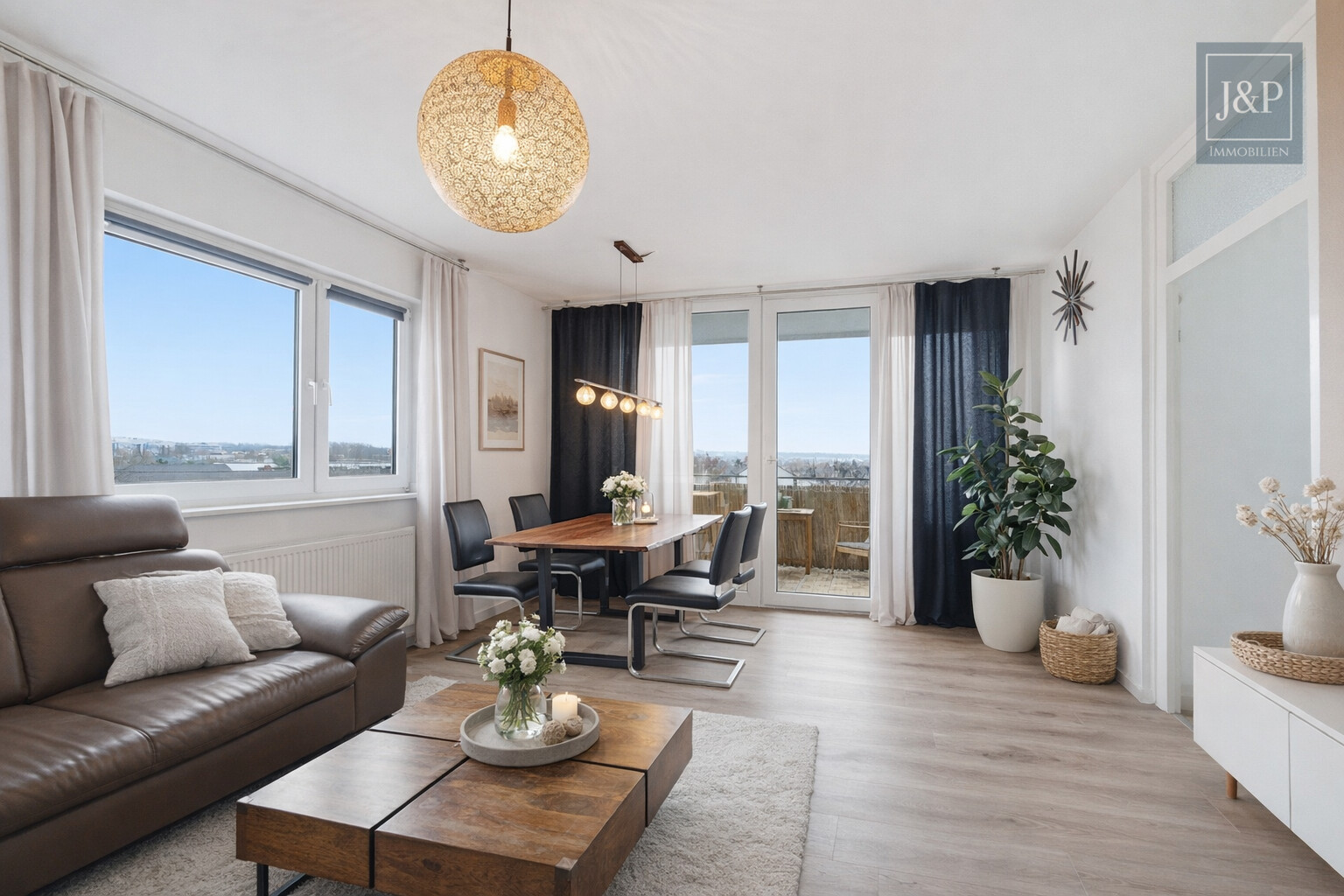 Saniert, bezugsfrei, modern: Möblierte 3-Zimmer-Wohnung in Dreieich-Sprendlingen! - Wohnzimmer