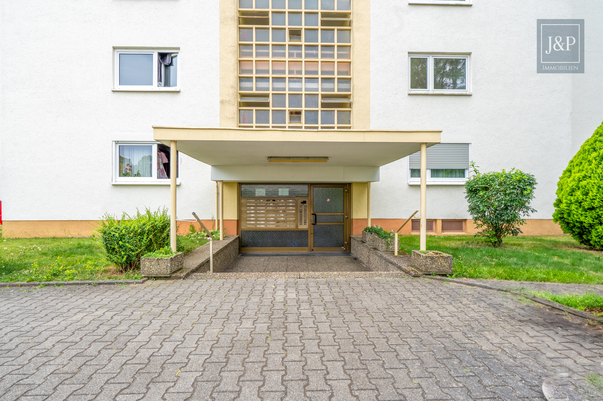 Saniert, bezugsfrei, modern: Möblierte 3-Zimmer-Wohnung in Dreieich-Sprendlingen! - Eingang