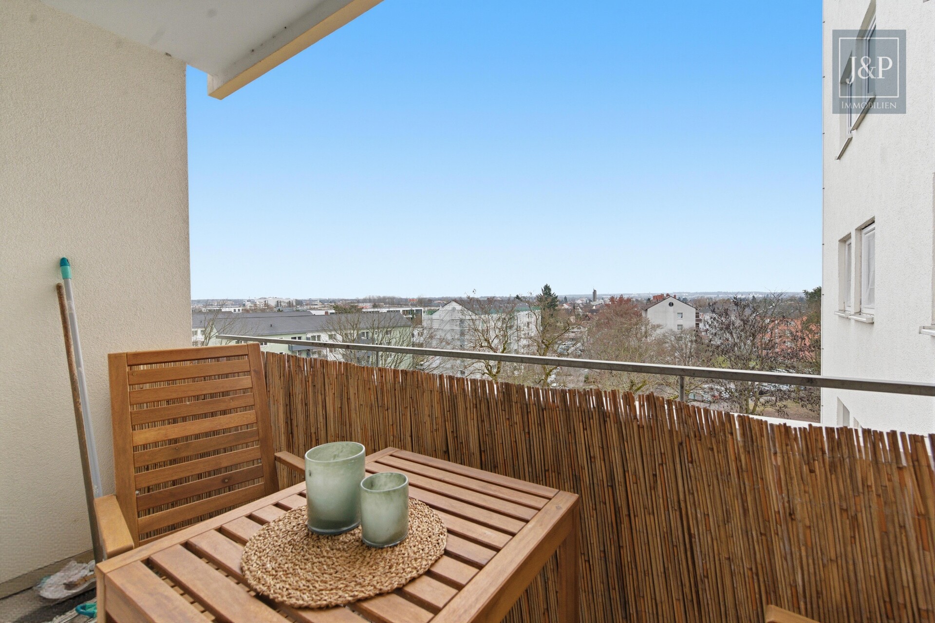 Saniert, bezugsfrei, modern: Möblierte 3-Zimmer-Wohnung in Dreieich-Sprendlingen! - Loggia