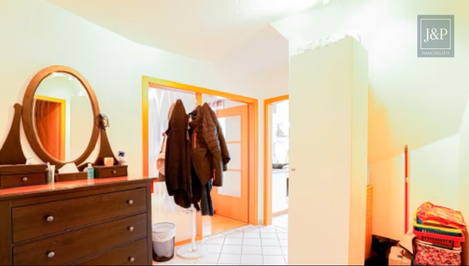 Lichtdurchflutete Maisonettewohnung mit Galerie und Balkon in zentraler Lage - Eingangsbereich