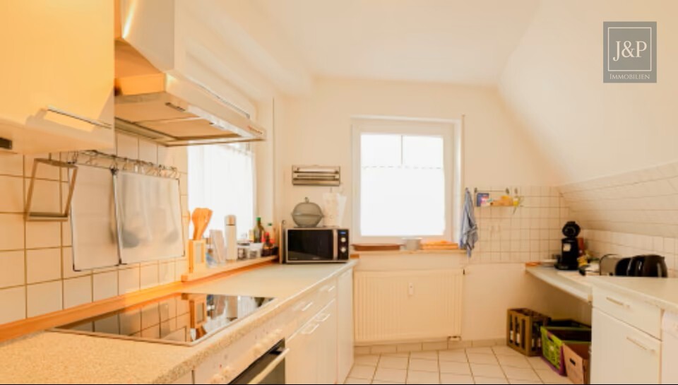 Lichtdurchflutete Maisonettewohnung mit Galerie und Balkon in zentraler Lage - Küche