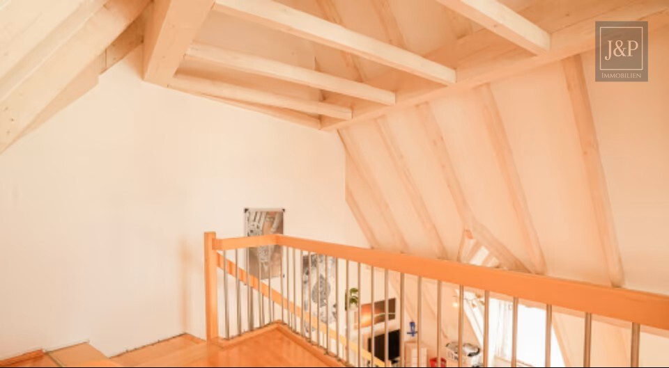 Lichtdurchflutete Maisonettewohnung mit Galerie und Balkon in zentraler Lage - Schlafgalerie