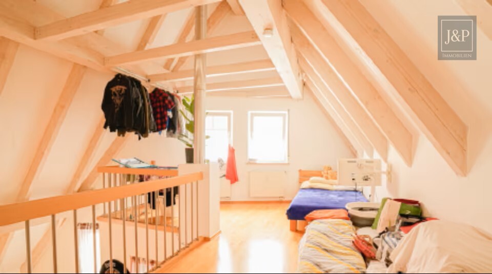 Lichtdurchflutete Maisonettewohnung mit Galerie und Balkon in zentraler Lage - Schlafgalerie