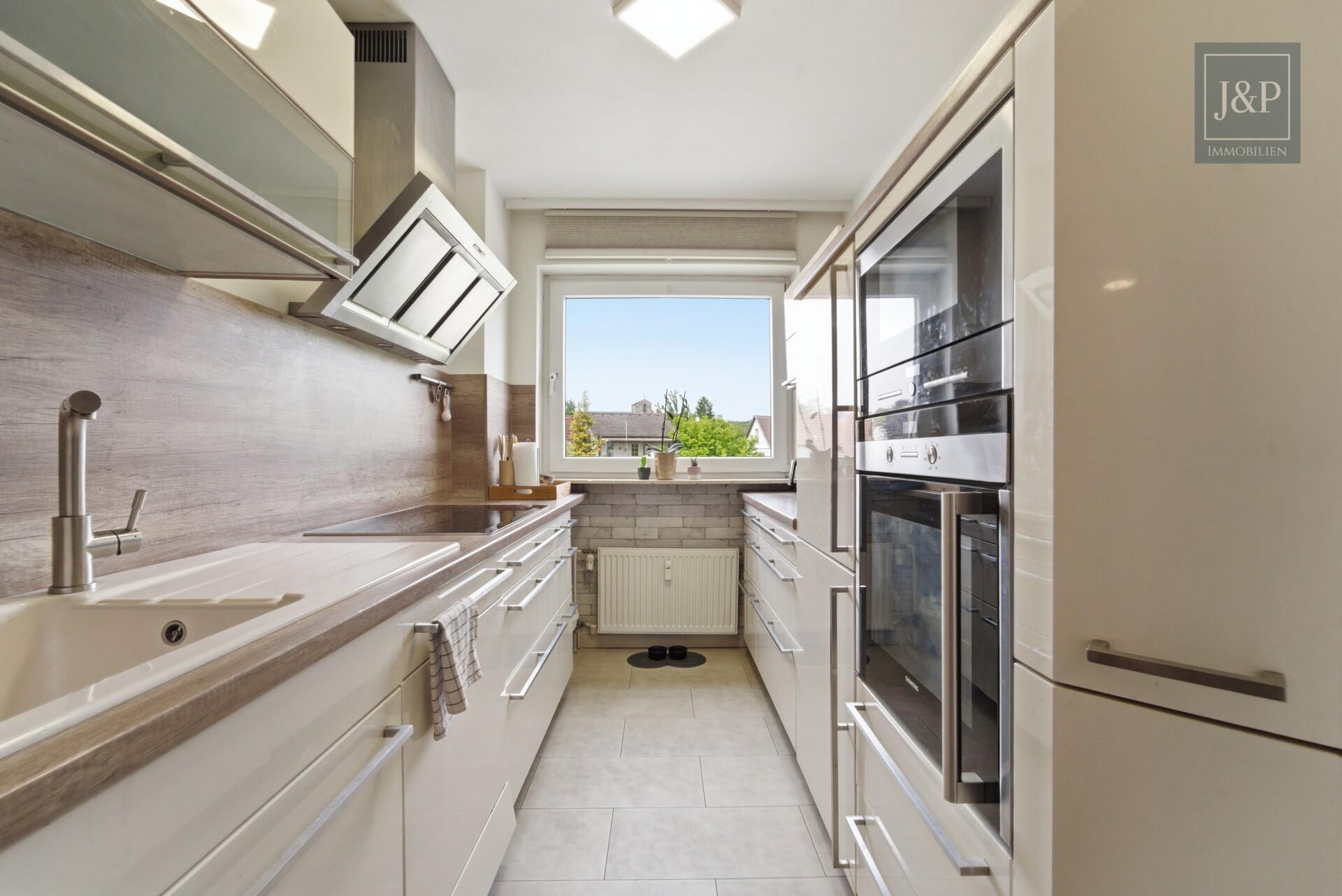 3-Zimmer-Wohnung mit Skylineblick, großem Balkon & ruhiger Lage in Bad Soden-Altenhain - Küche