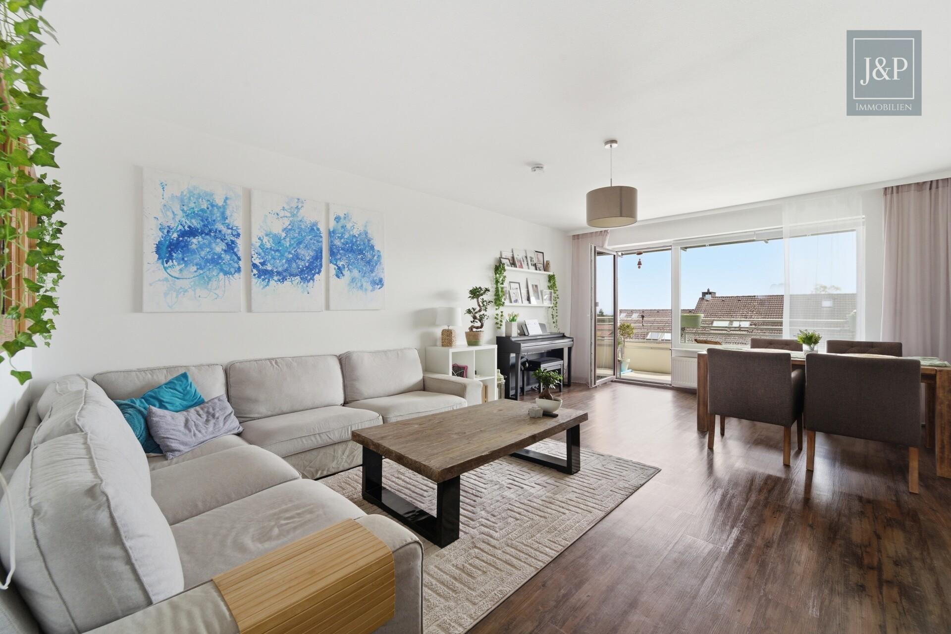 3-Zimmer-Wohnung mit Skylineblick, großem Balkon & ruhiger Lage in Bad Soden-Altenhain - Wohnzimmer