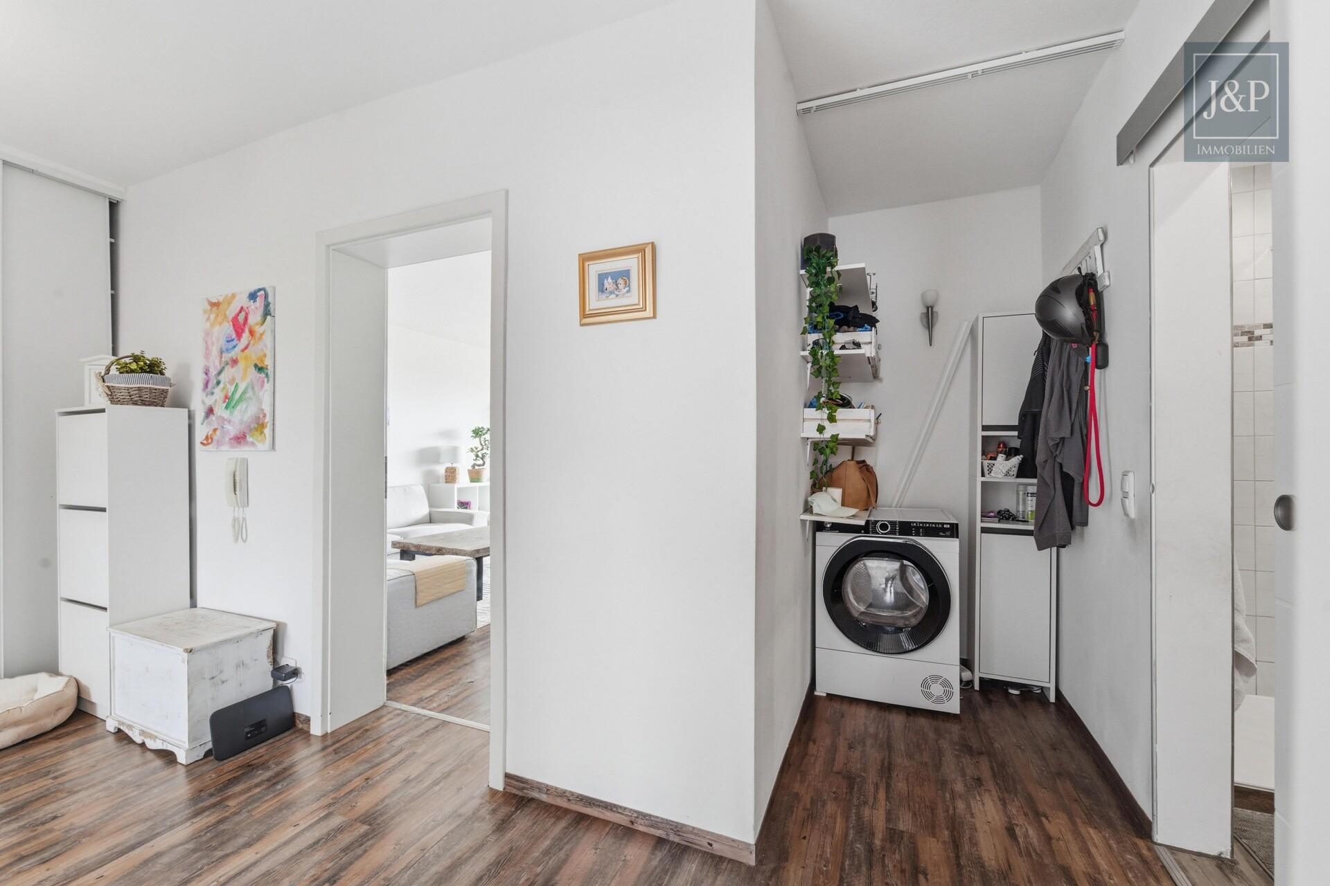 3-Zimmer-Wohnung mit Skylineblick, großem Balkon & ruhiger Lage in Bad Soden-Altenhain - Flur