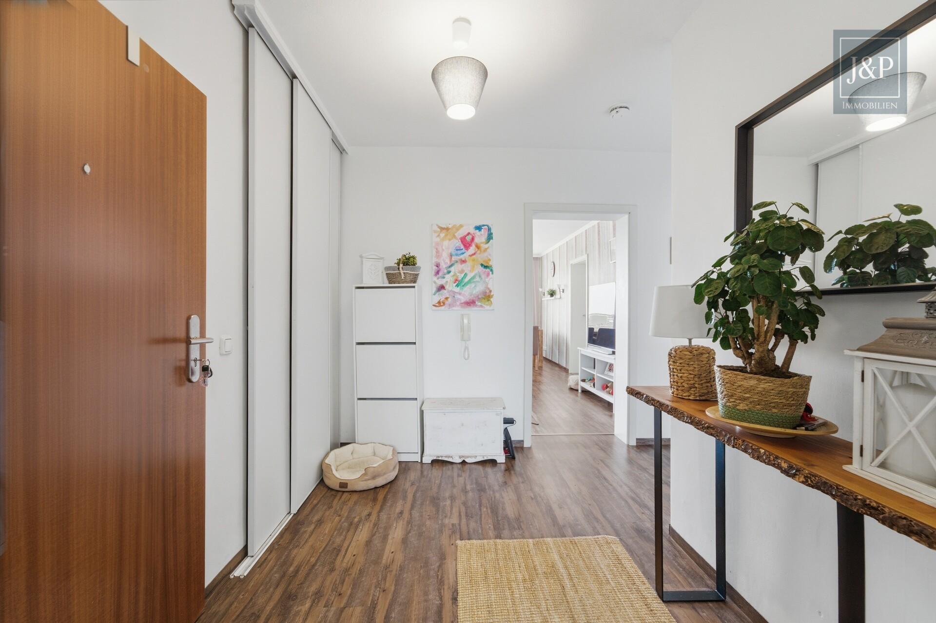 3-Zimmer-Wohnung mit Skylineblick, großem Balkon & ruhiger Lage in Bad Soden-Altenhain - Flur