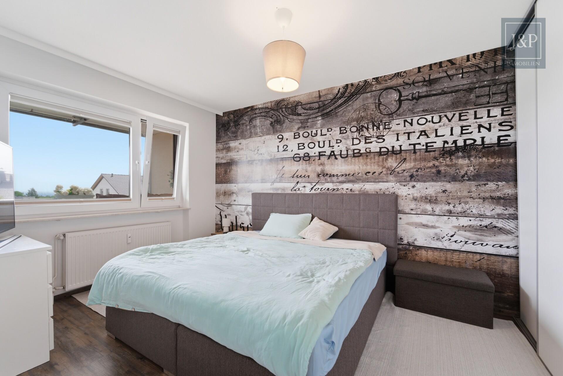 3-Zimmer-Wohnung mit Skylineblick, großem Balkon & ruhiger Lage in Bad Soden-Altenhain - Schlafzimmer