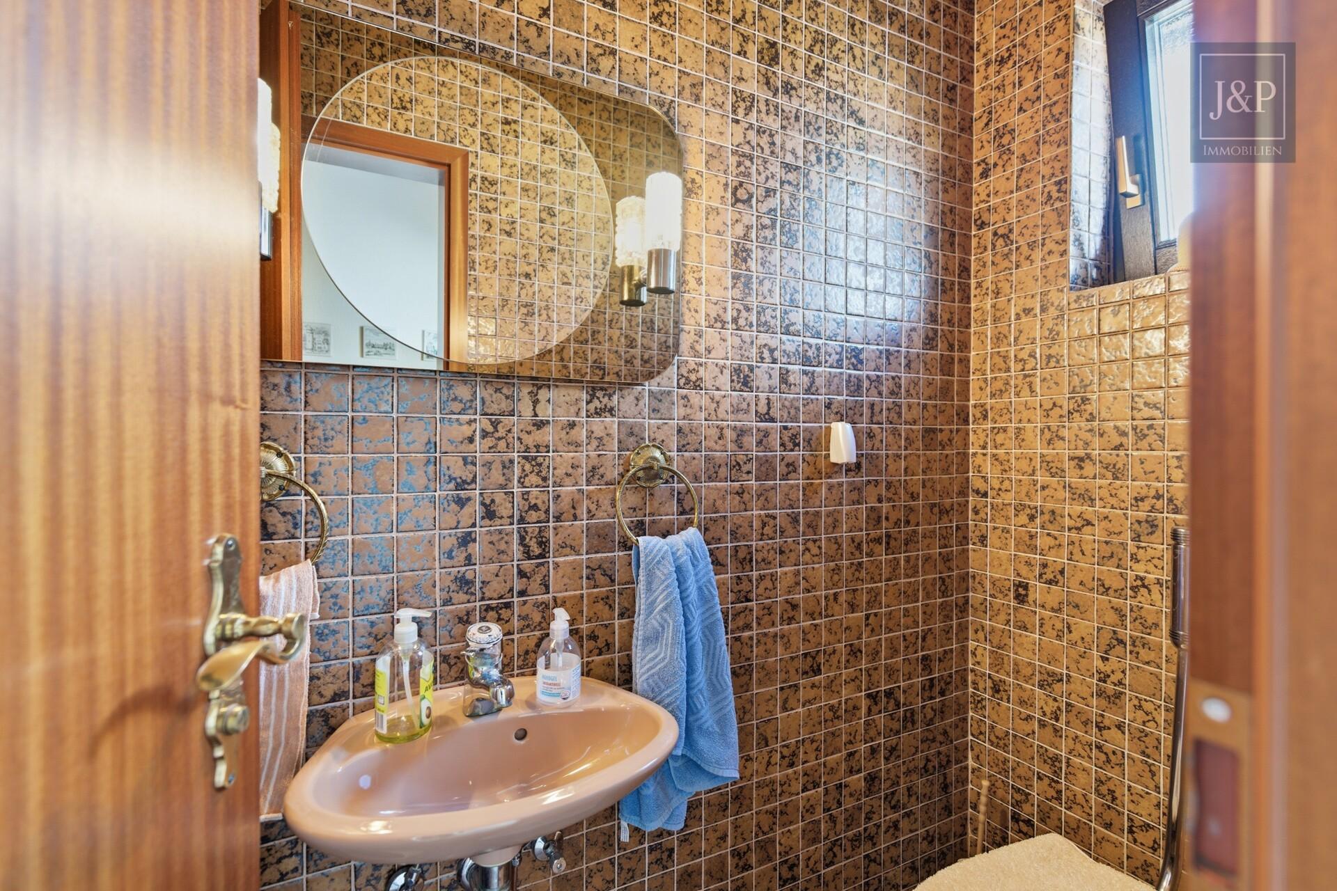 Garten, Sauna und Garage: Gepflegter Bungalow in ruhiger Lage von Aschaffenburg-Leider! - Gäste-WC