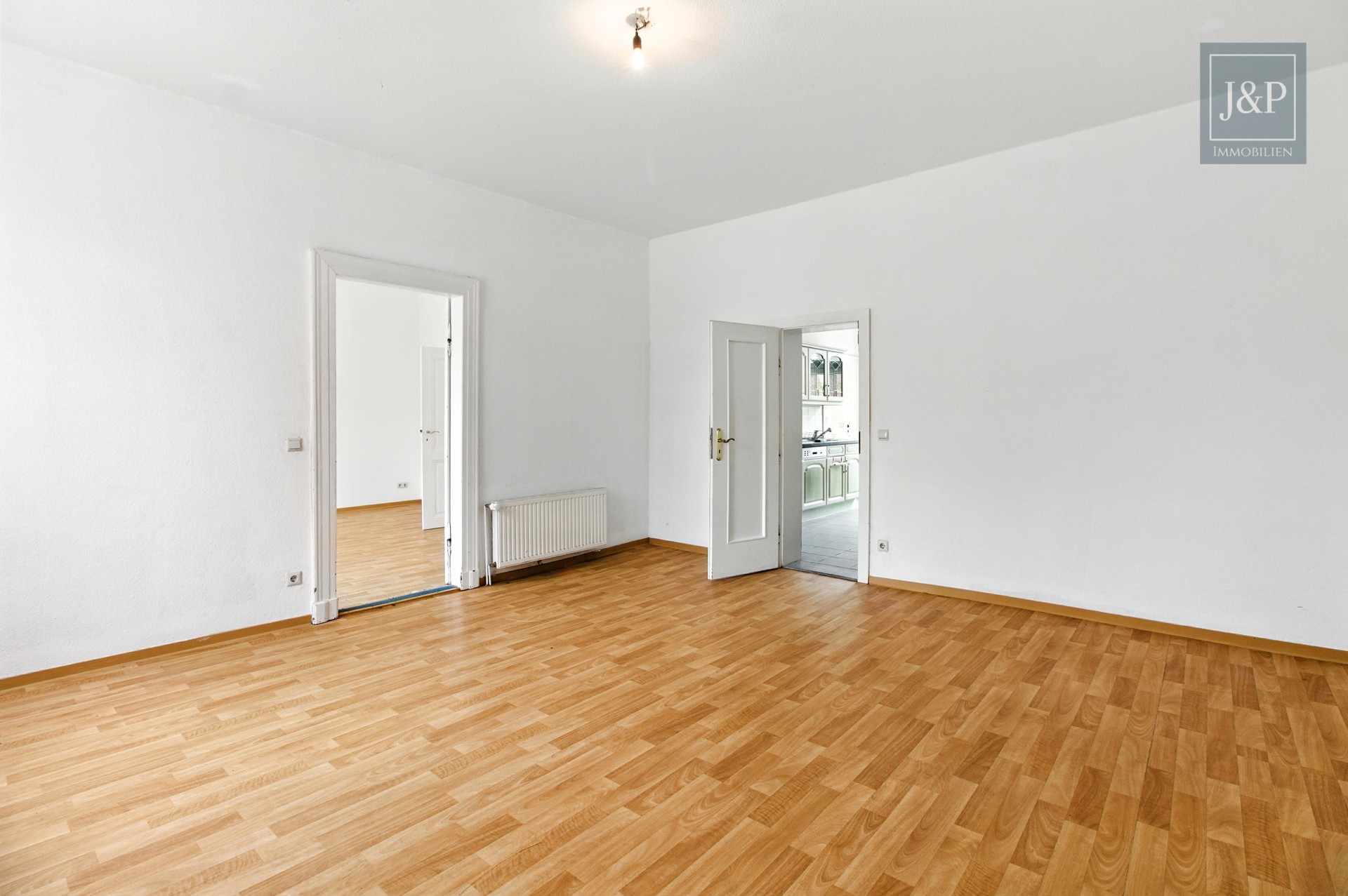 Historisches Anwesen mit Einliegerwohnungen, Scheune und großem Grundstück - Zimmer 1 EG