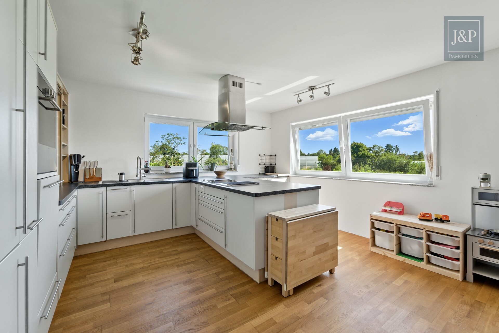 Traumhafte 3-Zimmer-Wohnung mit Balkon und Weitblick auf das Naturschutzgebiet in ruhiger Lage - Küche