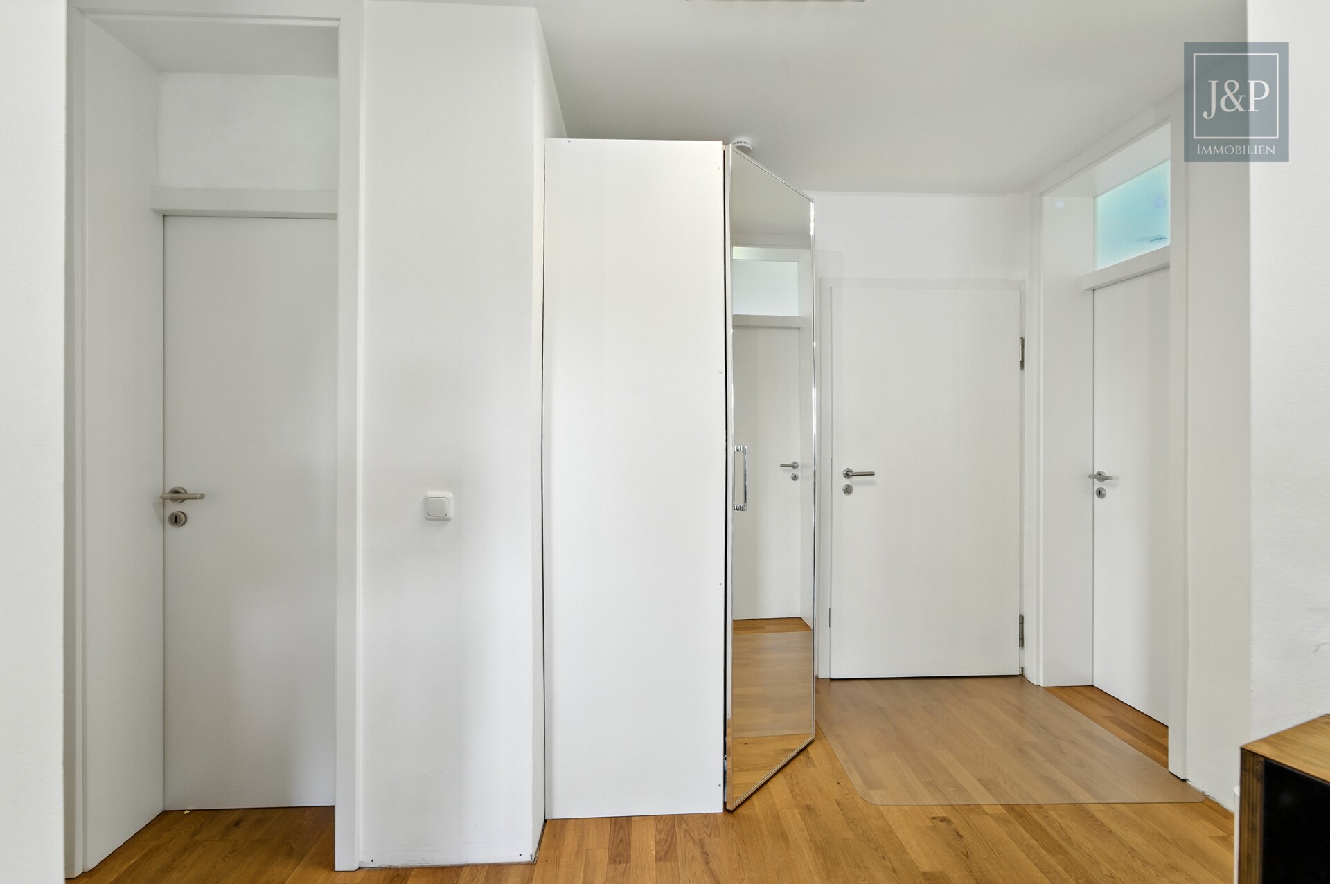 Traumhafte 3-Zimmer-Wohnung mit Balkon und Weitblick auf das Naturschutzgebiet in ruhiger Lage - Flur