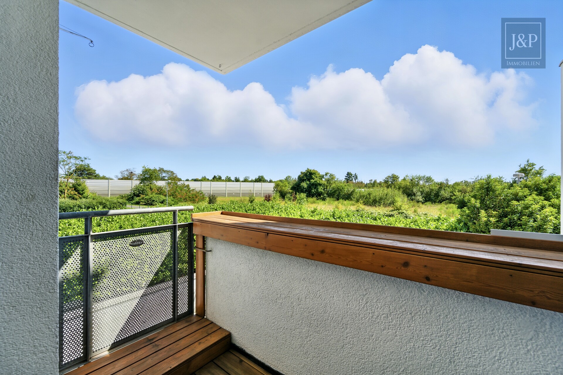 Traumhafte 3-Zimmer-Wohnung mit Balkon und Weitblick auf das Naturschutzgebiet in ruhiger Lage - Balkon