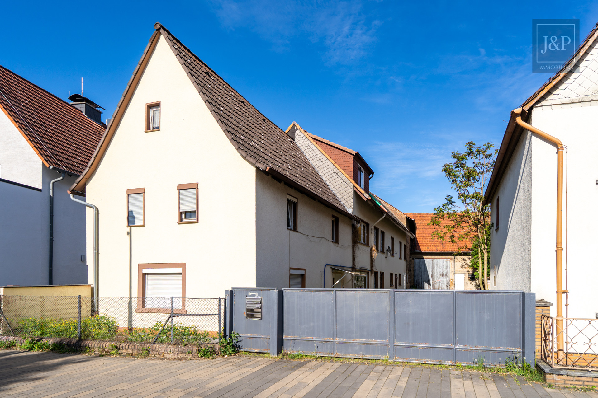 Projektierung in Eschborn: Zentrales Baugrundstück mit Baugenehmigung und Bestandsobjekt! - Abrissgrundstück