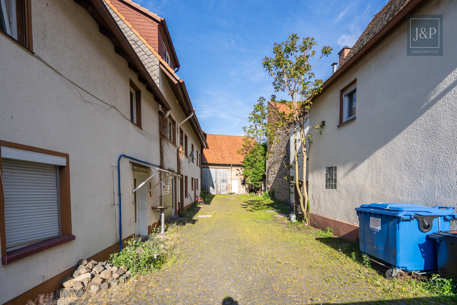 Projektierung in Eschborn: Zentrales Baugrundstück mit Baugenehmigung und Bestandsobjekt! - Abrissgrundstück