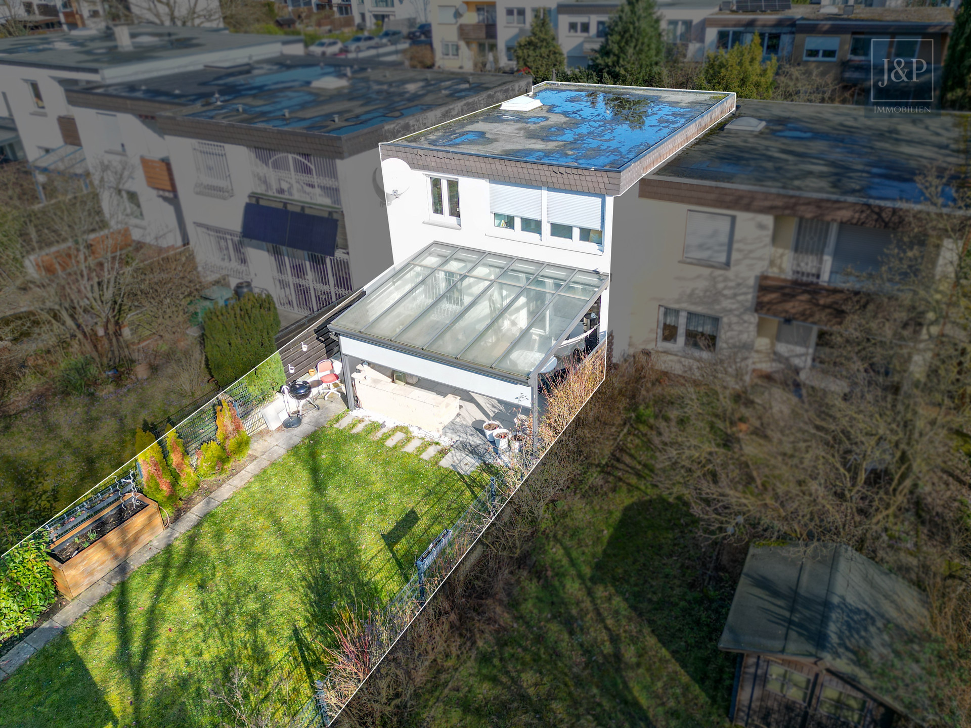 Rundum modernisiert: Einziehen & wohlfühlen – Hochwertiges Reihenhaus mit Aufstockungspotenzial! - Gartenansicht
