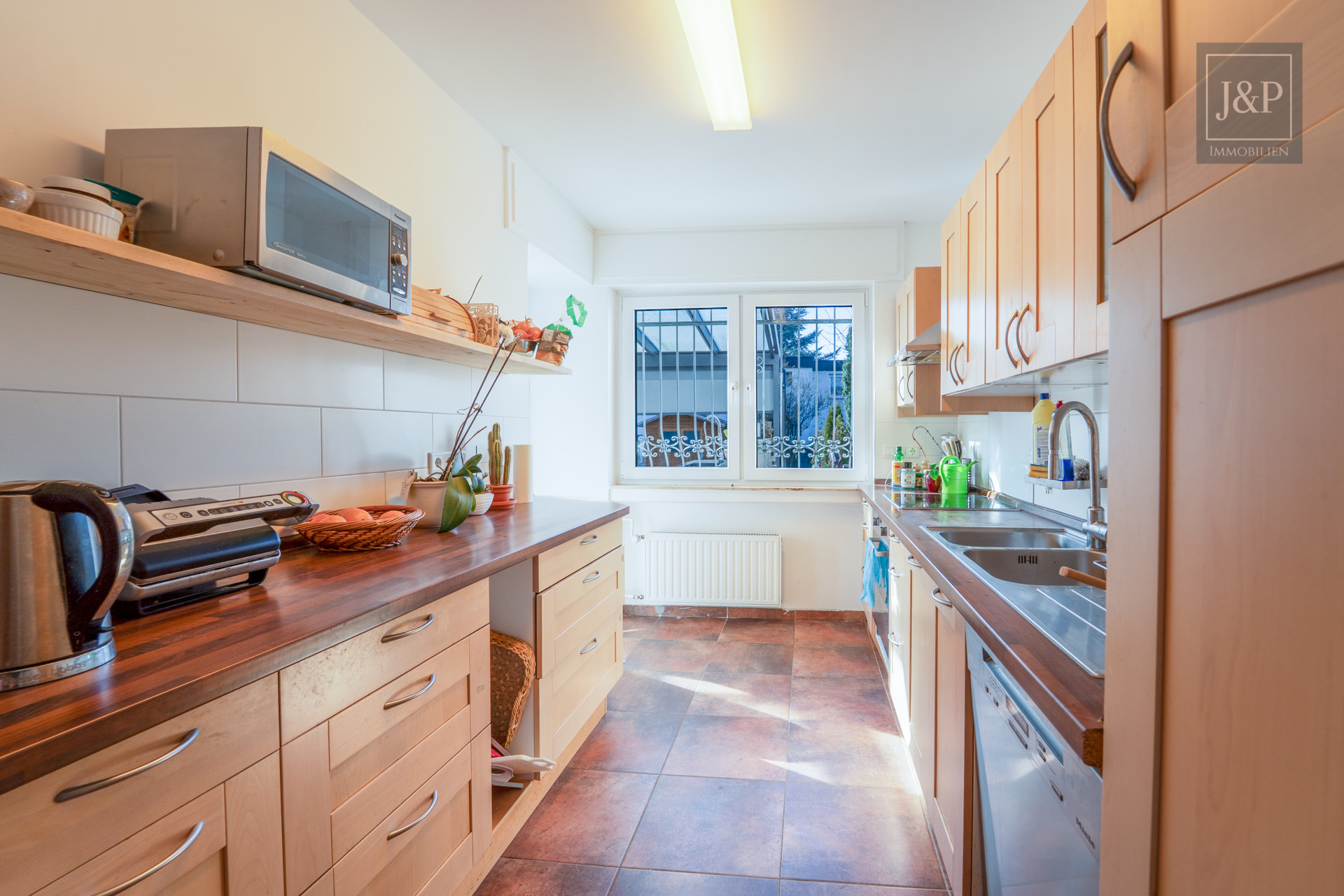 Rundum modernisiert: Einziehen & wohlfühlen – Hochwertiges Reihenhaus mit Aufstockungspotenzial! - Küche