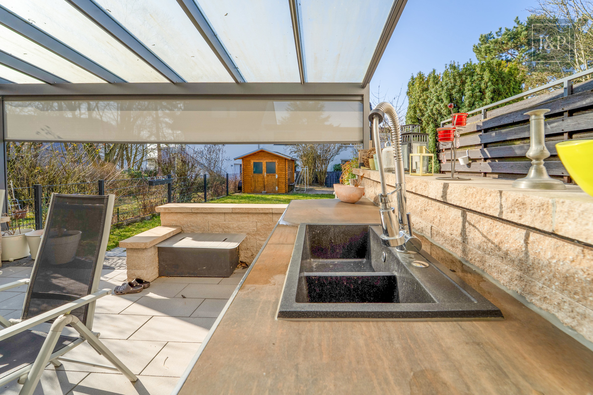 Rundum modernisiert: Einziehen & wohlfühlen – Hochwertiges Reihenhaus mit Aufstockungspotenzial! - Outdoor-Küche
