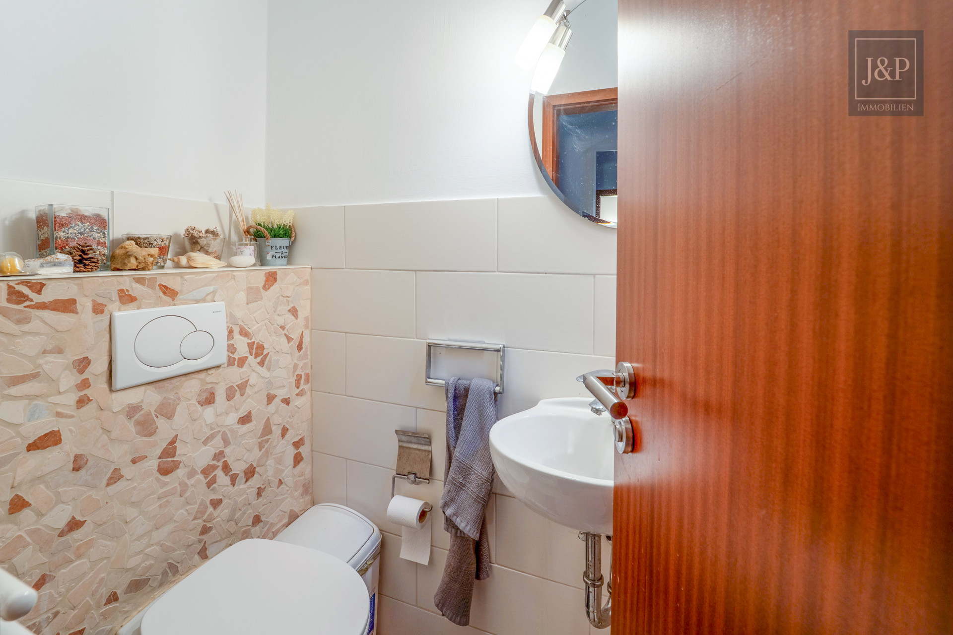 Rundum modernisiert: Einziehen & wohlfühlen – Hochwertiges Reihenhaus mit Aufstockungspotenzial! - Gäste-WC