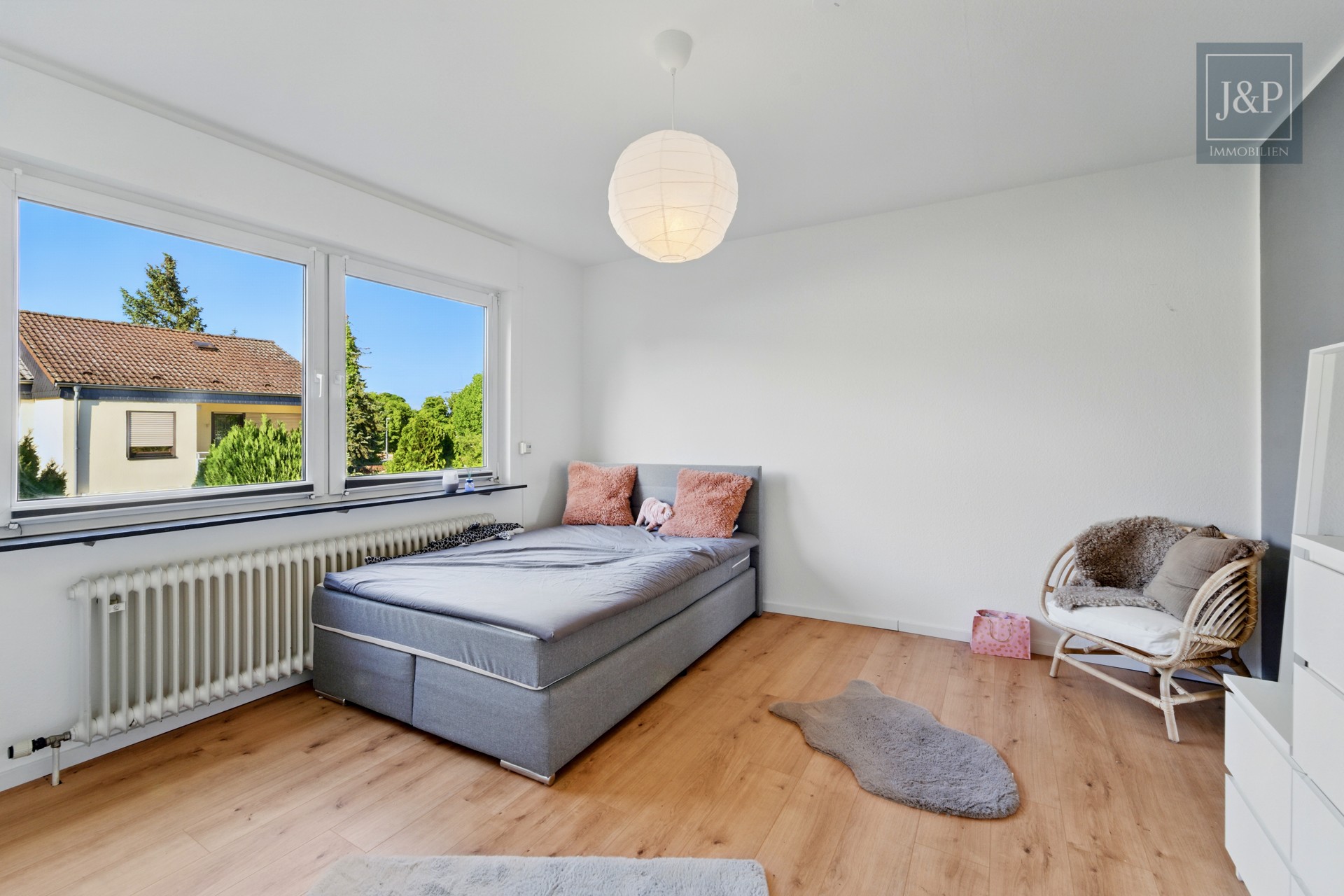 Charmantes Reihenmittelhaus mit Ausbaupotenzial, Sauna & moderner Küche in Schwalbach am Taunus - Schlafzimmer 2