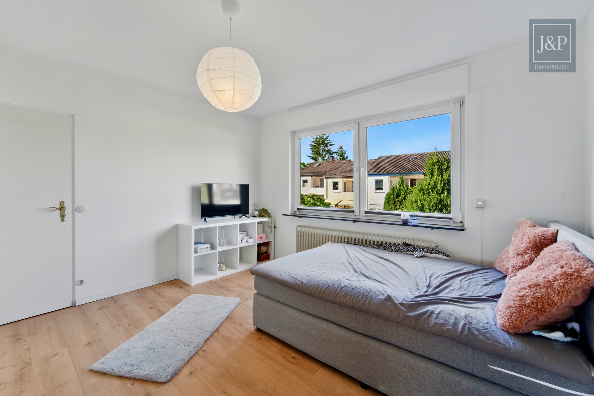 Charmantes Reihenmittelhaus mit Ausbaupotenzial, Sauna & moderner Küche in Schwalbach am Taunus - Schlafzimmer 2