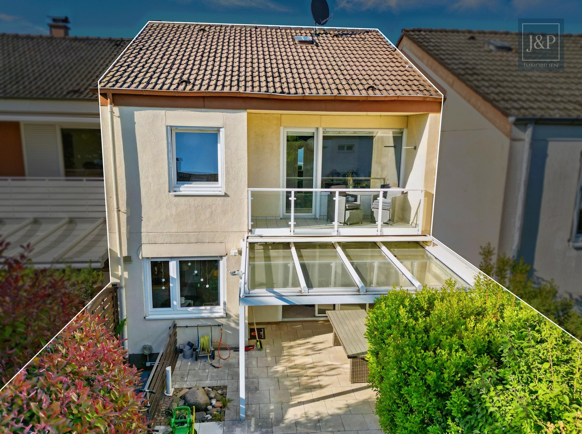 Charmantes Reihenmittelhaus mit Ausbaupotenzial, Sauna & moderner Küche in Schwalbach am Taunus - Gartenansicht