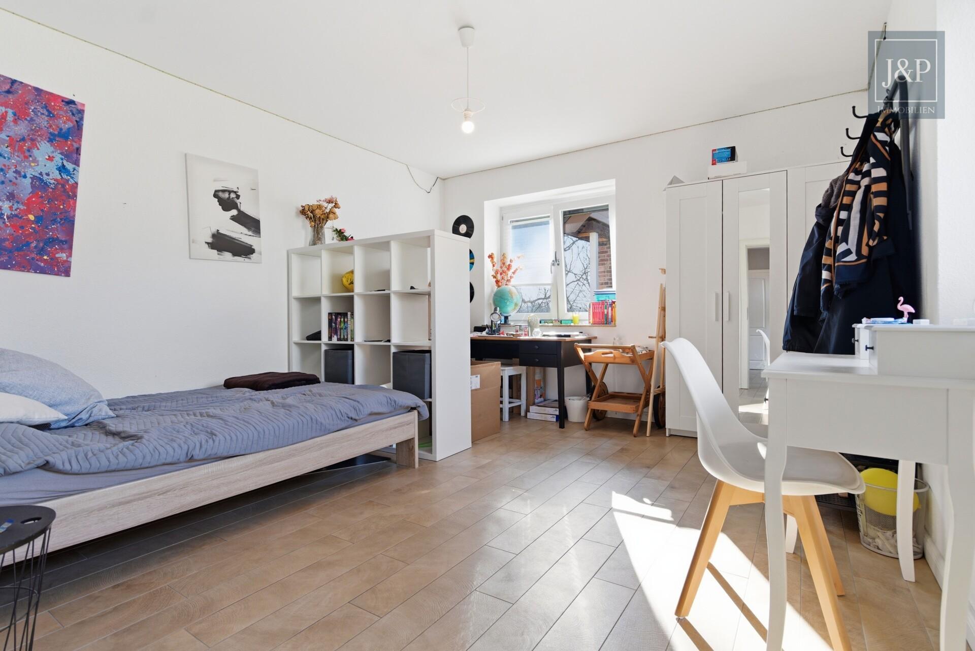 Einzugsbereit: Beeindruckender Wohntraum mit reichlich Platz - Schlafzimmer unten