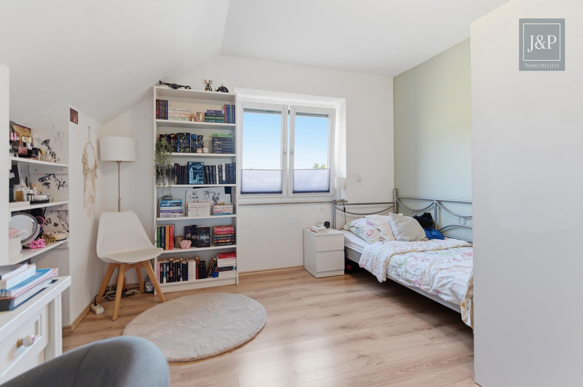 Einzugsbereit: Beeindruckender Wohntraum mit reichlich Platz - Schlafzimmer oben