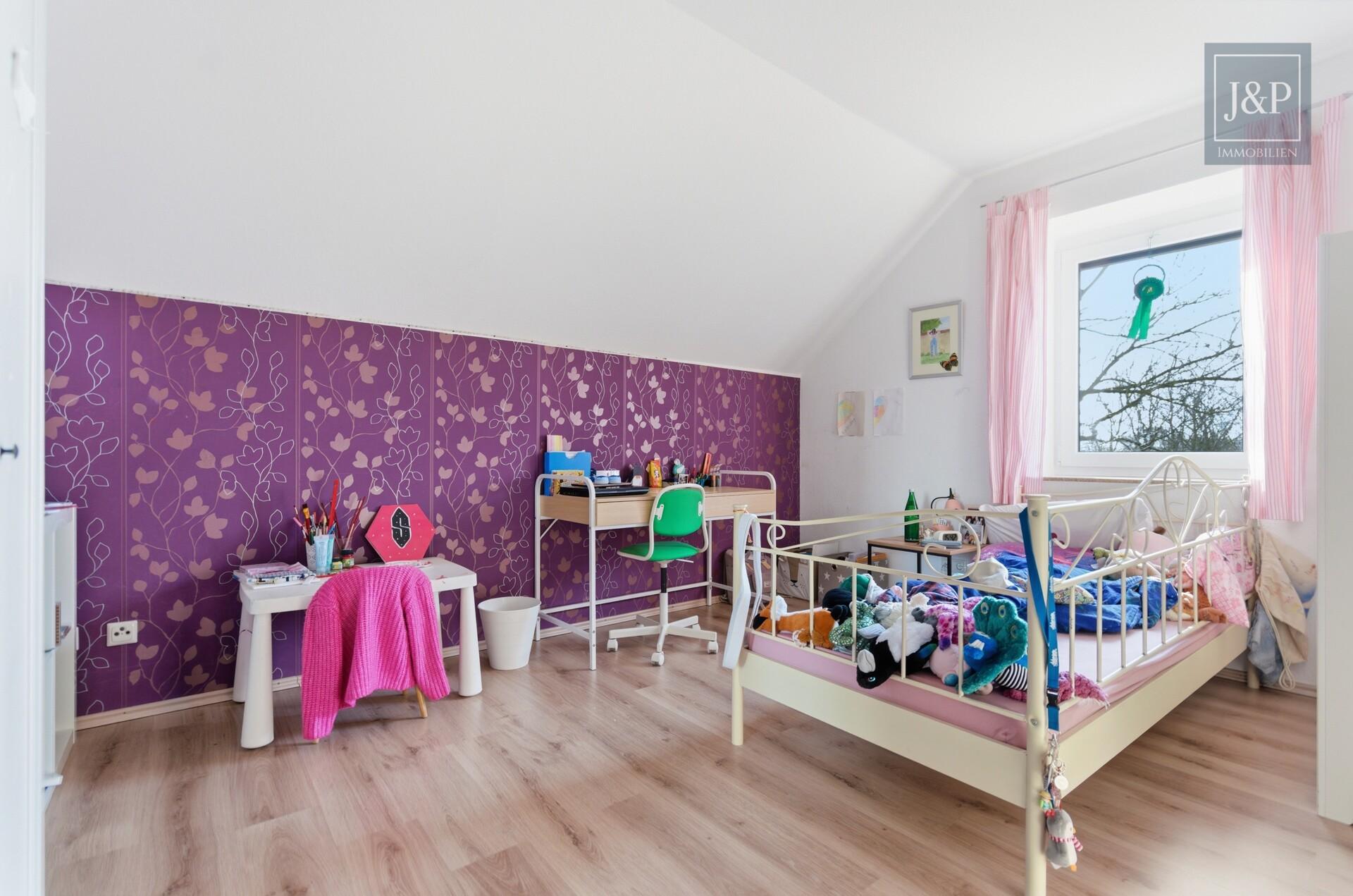 Einzugsbereit: Beeindruckender Wohntraum mit reichlich Platz - Schlafzimmer oben