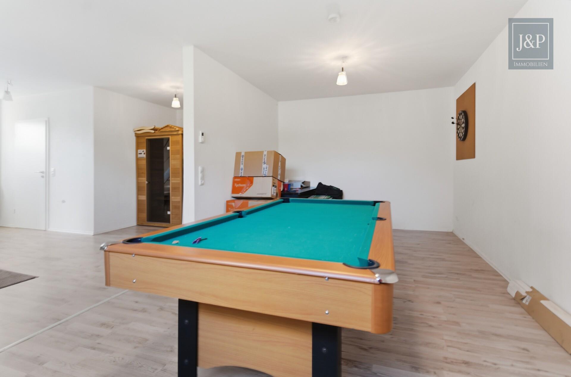 Einzugsbereit: Beeindruckender Wohntraum mit reichlich Platz - Hobbygarage