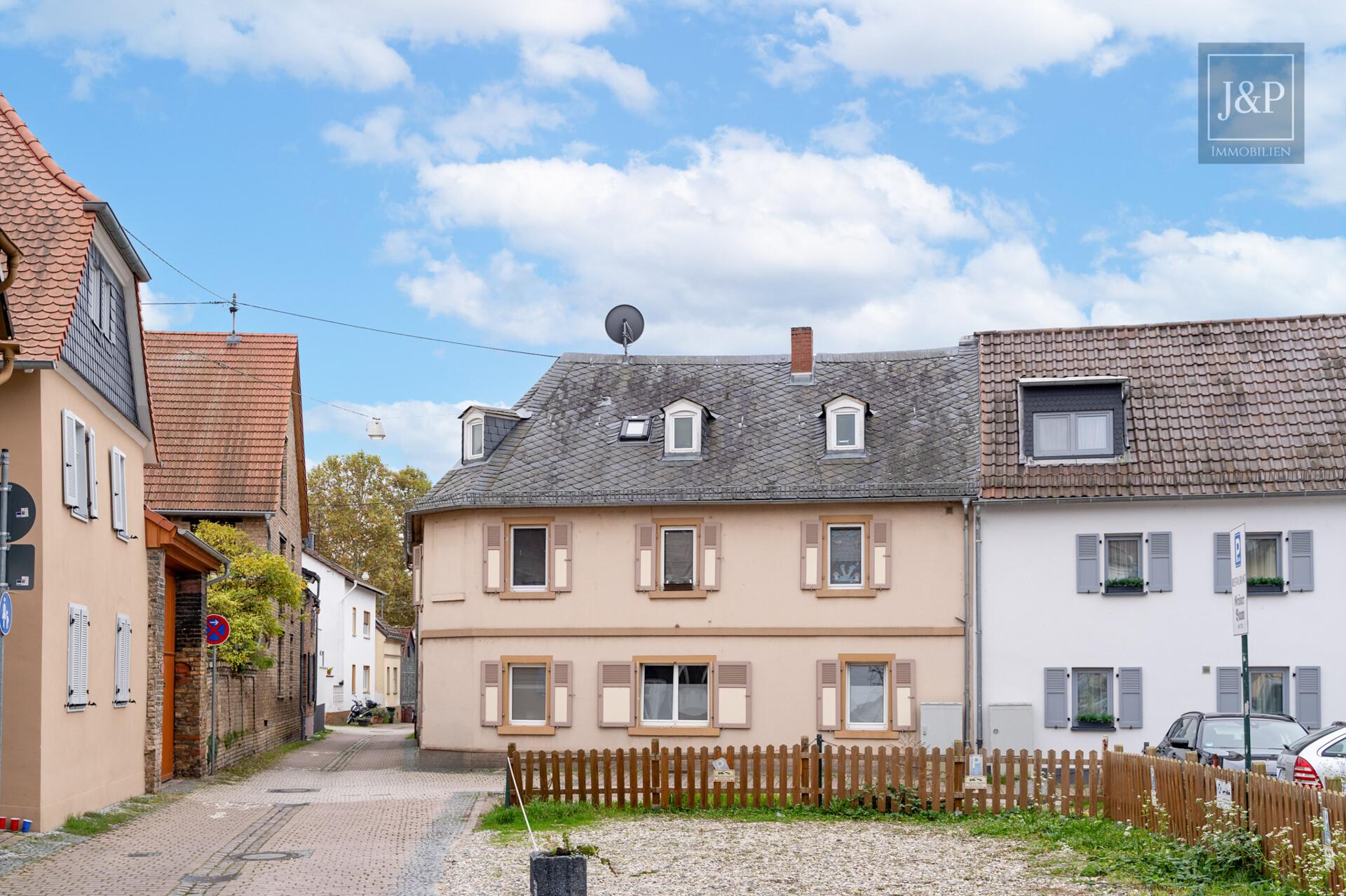 Zentral, voll-vermietet und vielseitig: Zwei Häuser in der Innenstadt von Schierstein! - Außenansicht