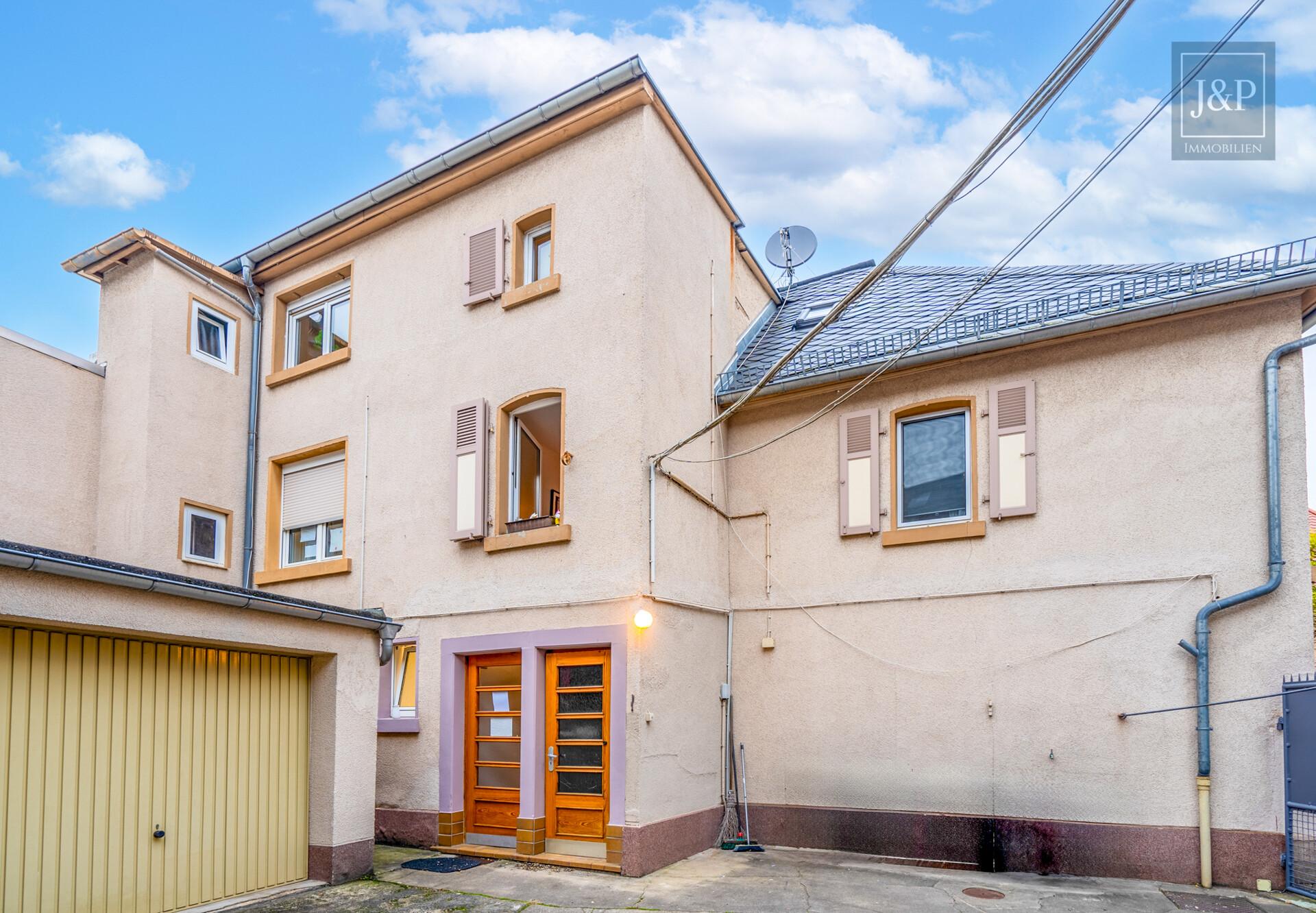 Zentral, voll-vermietet und vielseitig: Zwei Häuser in der Innenstadt von Schierstein! - Außenansicht