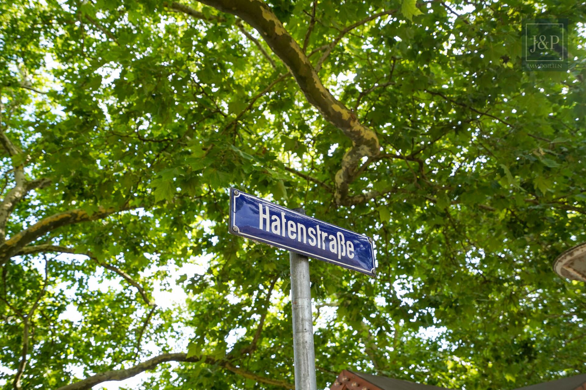 Zentral, voll-vermietet und vielseitig: Zwei Häuser in der Innenstadt von Schierstein! - Schiersteiner-Hafen (200 Meter entfernt)