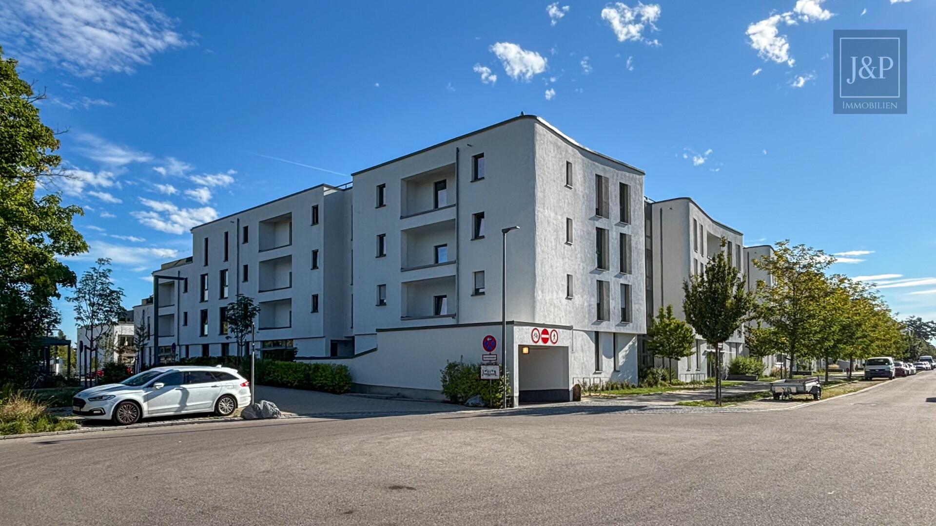 Barrierefrei wohnen in jeder Lebensphase – moderne 4-Zimmer-Wohnung nahe München - Hausansicht