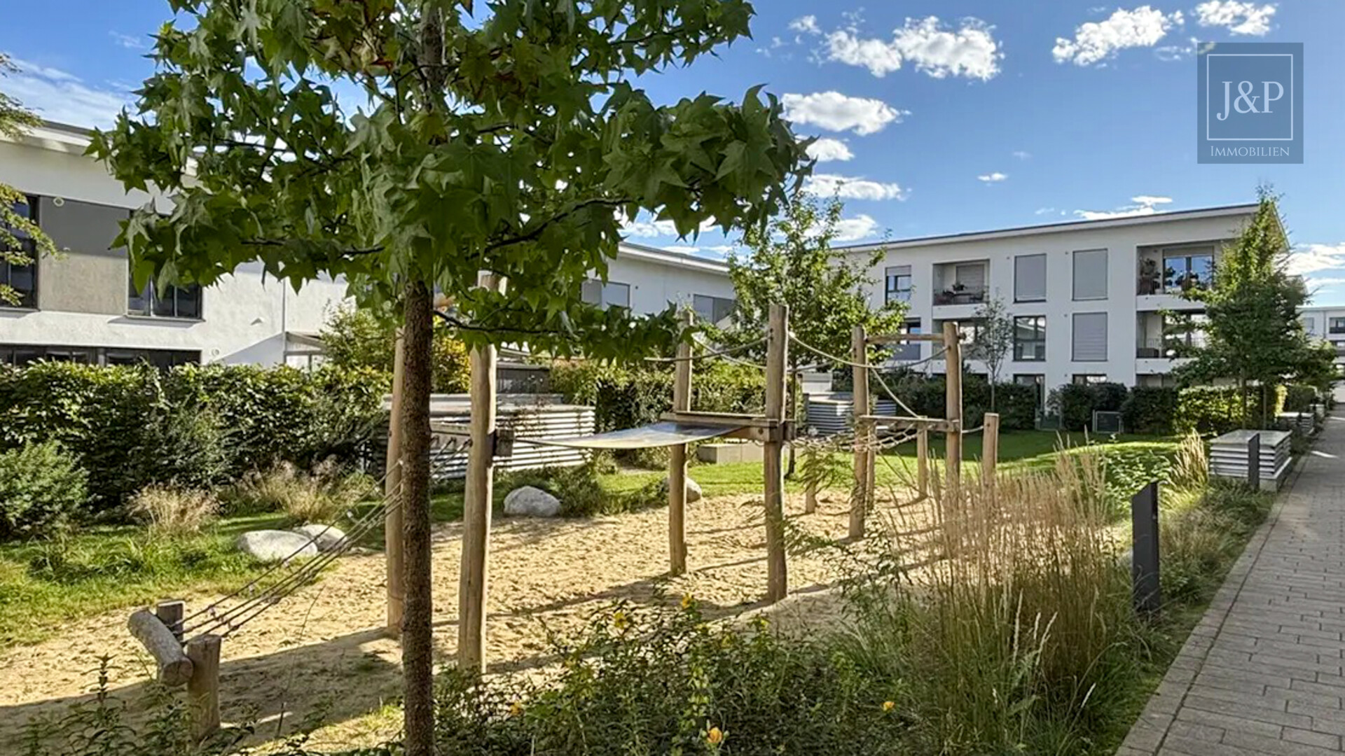 Barrierefrei wohnen in jeder Lebensphase – moderne 4-Zimmer-Wohnung nahe München - Spielplatz
