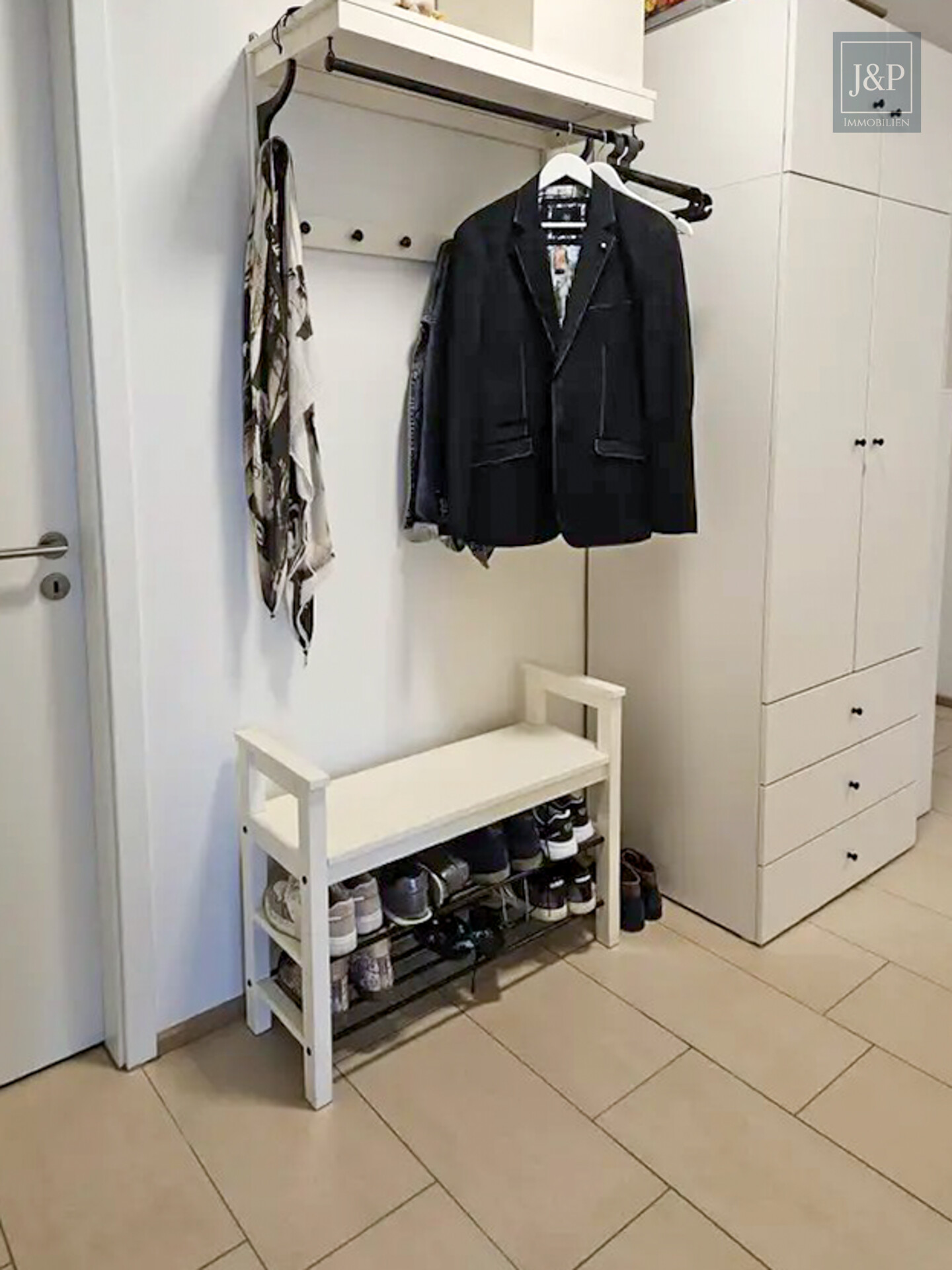 Barrierefrei wohnen in jeder Lebensphase – moderne 4-Zimmer-Wohnung nahe München - Flur_1