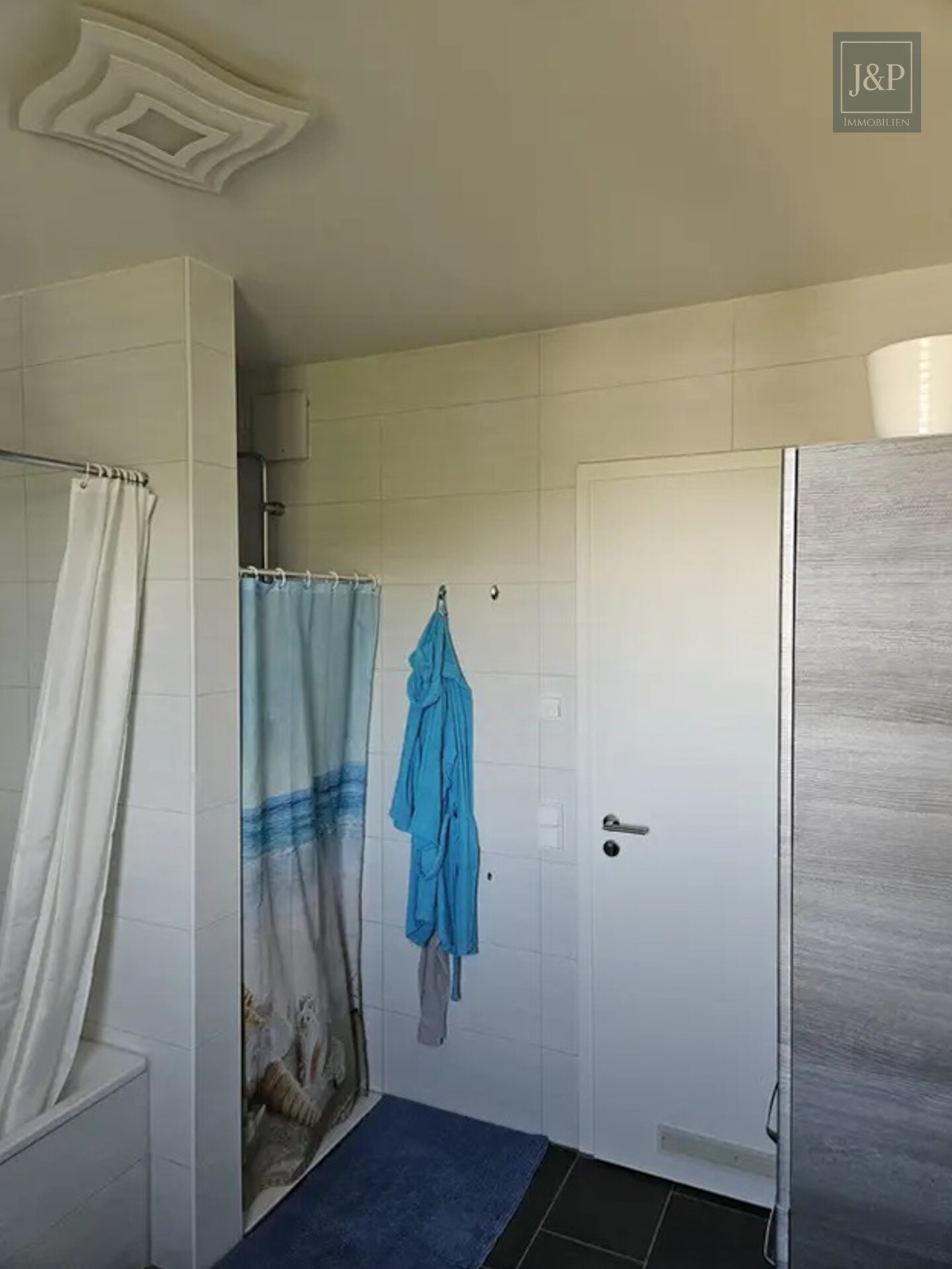 Barrierefrei wohnen in jeder Lebensphase – moderne 4-Zimmer-Wohnung nahe München - Badezimmer_1