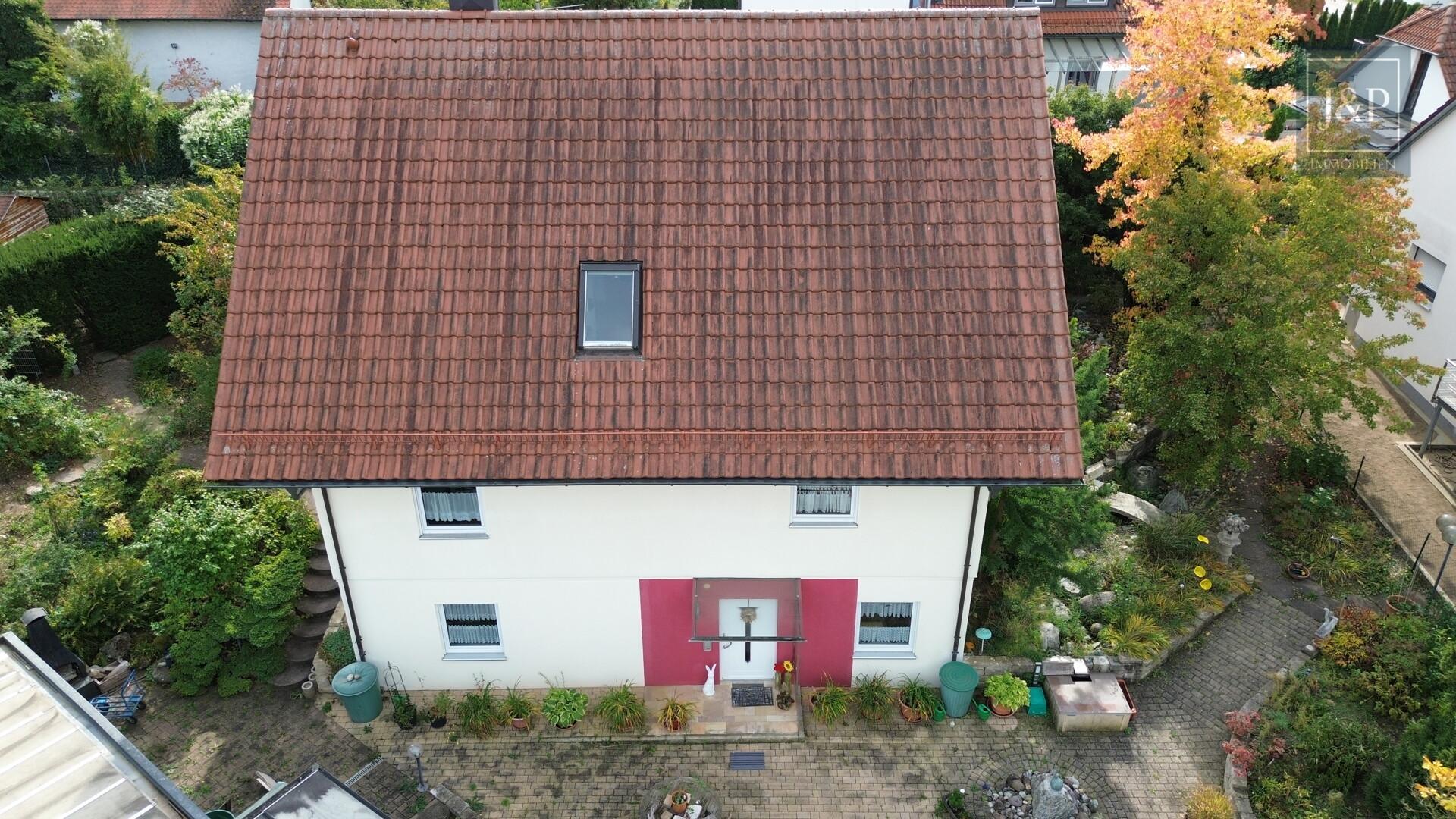 Modernes Raumwunder in traumhafter Lage: Großzügiges Einfamilienhaus mit weitläufigem Grundstück! - Drohnenflug Nordseite